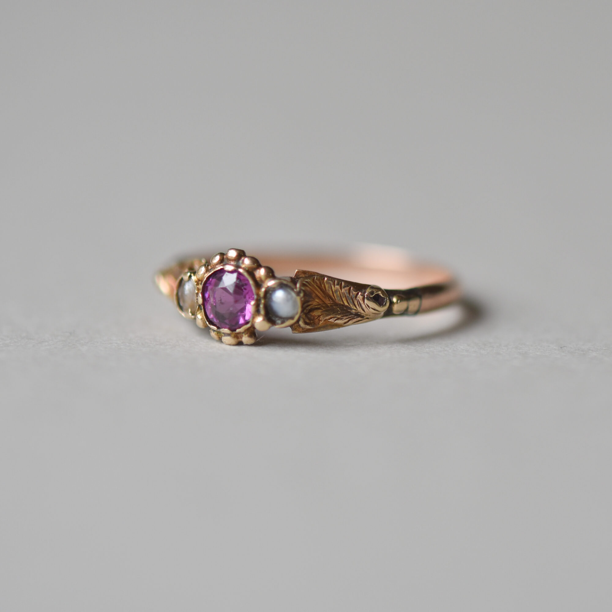 Antique Victorian 9ct gold garnet and pearl dainty floral ring, c.1880s - Image 2