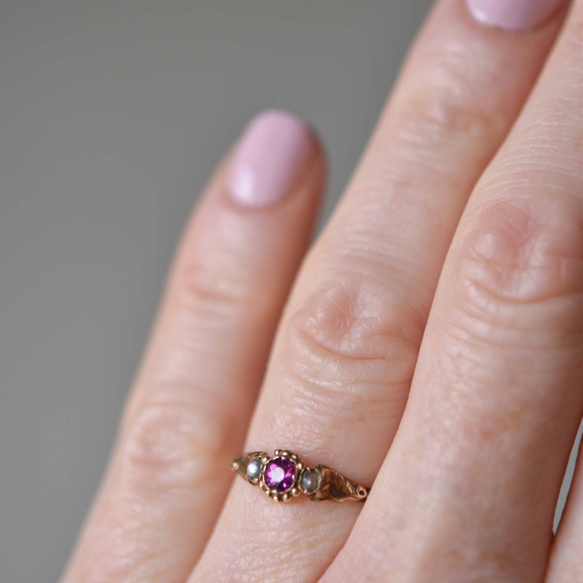 Antique Victorian 9ct gold garnet and pearl dainty floral ring, c.1880s - Image 3