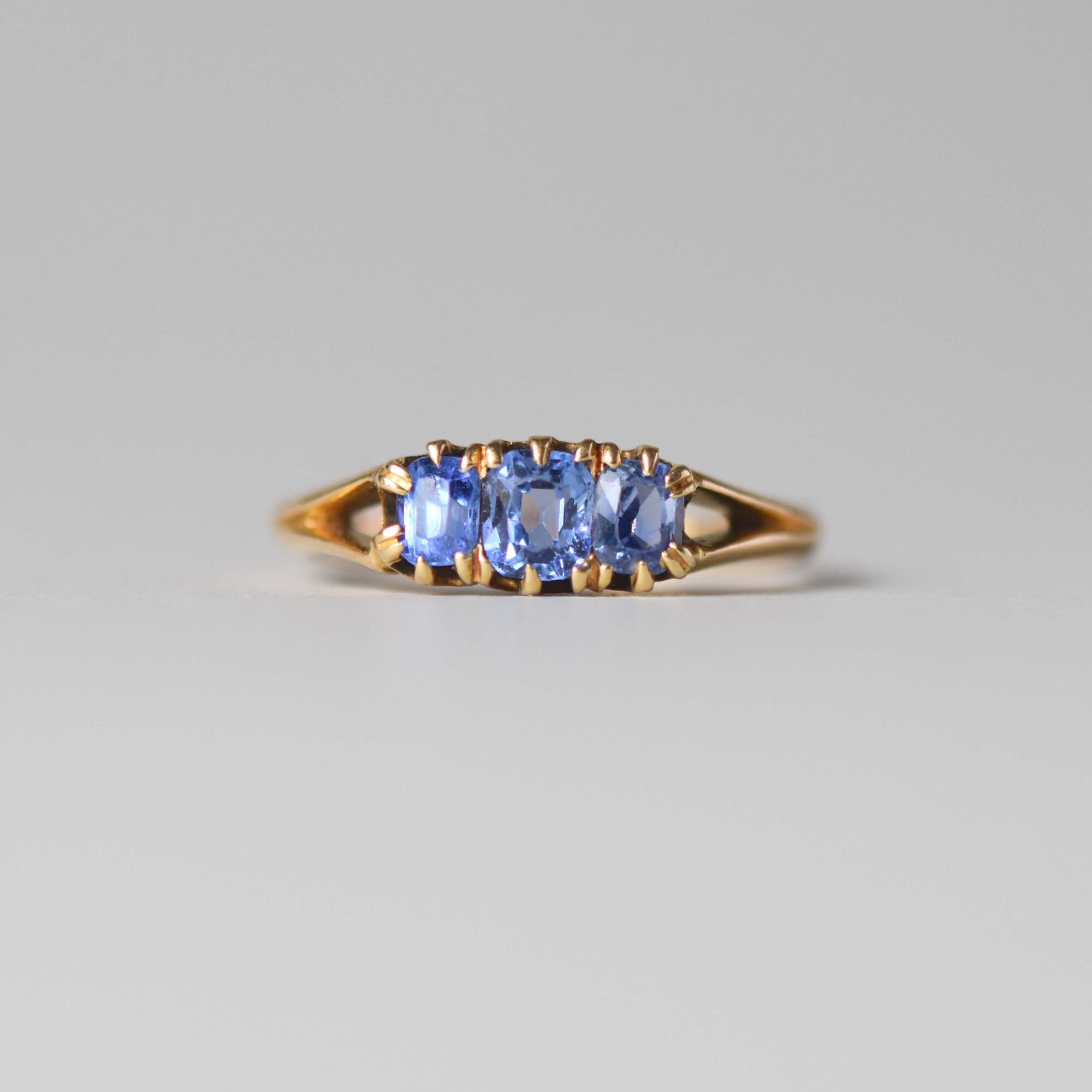 18ct gold cornflower sapphire three stone ring