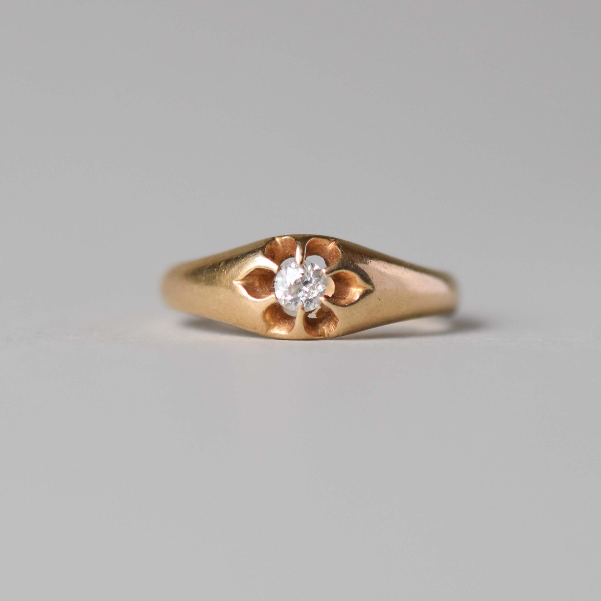 Antique 18ct gold old cut diamond belcher ring