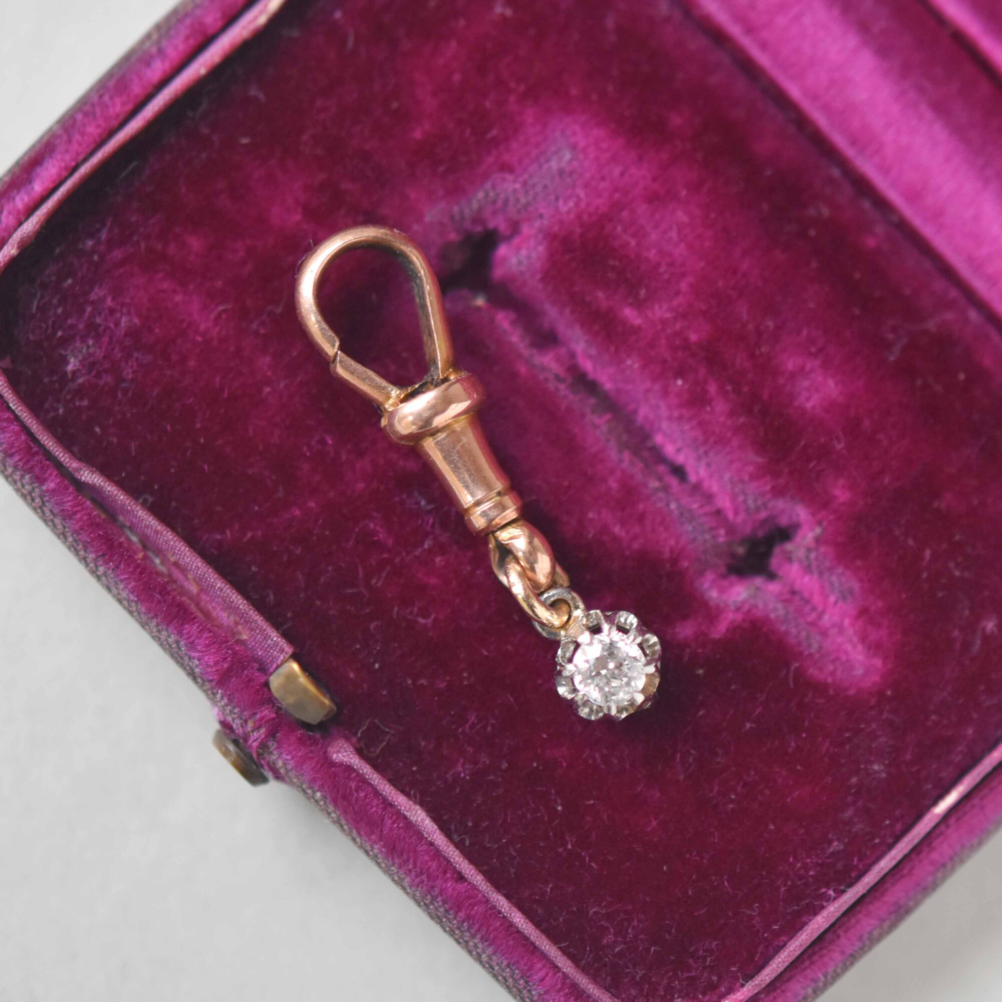 Antique 9ct gold and platinum old cut diamond dog clasp pendant - Image 2