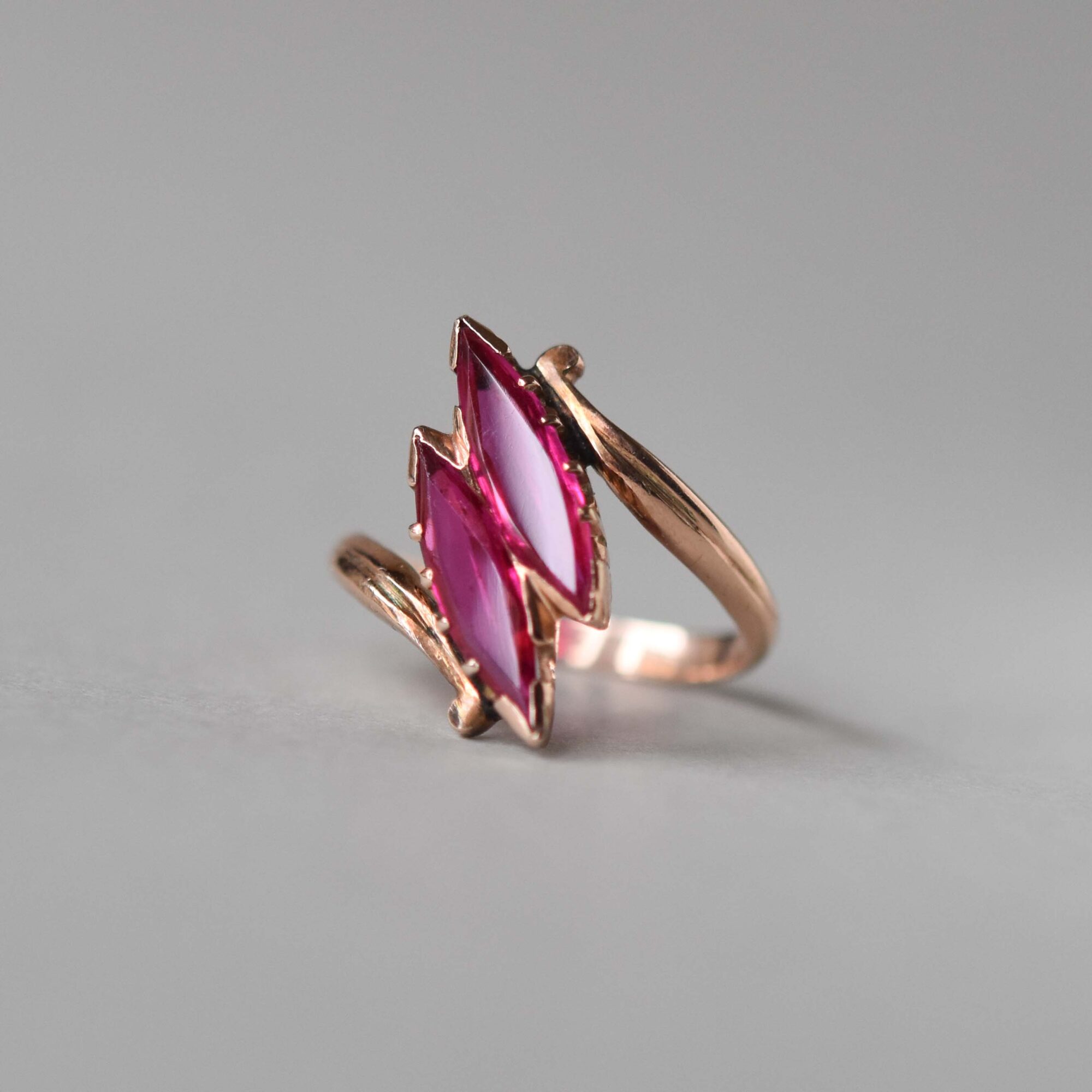 Vintage 14ct gold synthetic ruby marquise ring - Image 2