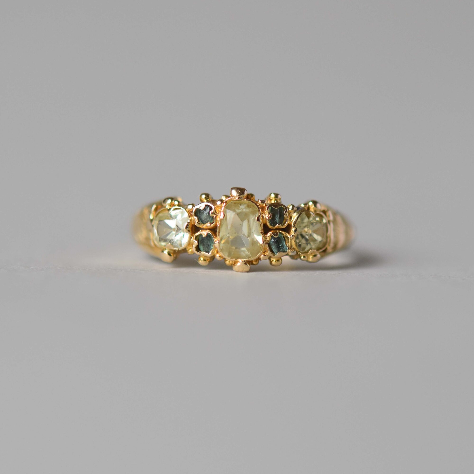 Antique early Victorian 18ct gold chrysoberyl and mini emerald ring c.1850s - Image 2
