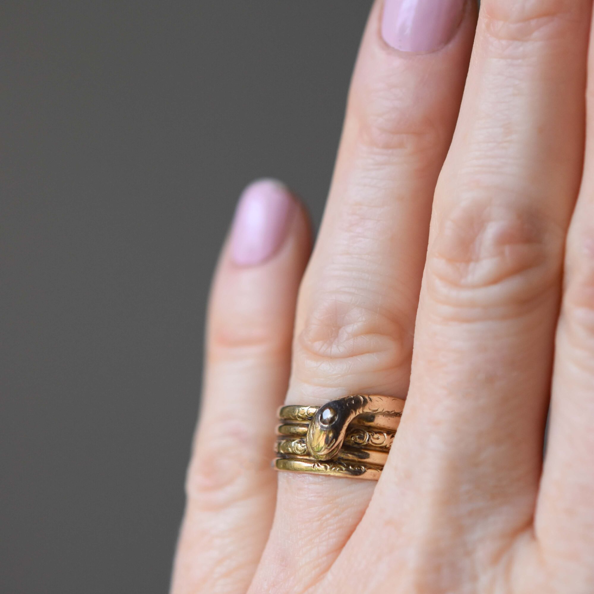 Antique 9ct gold rose cut diamond engraved snake ring - Image 2