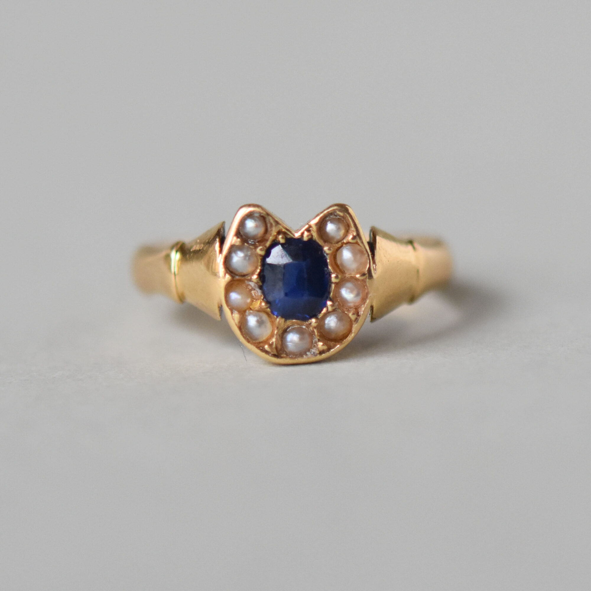 Antique late Georgian 18ct gold sapphire and seed pearl horseshoe ring