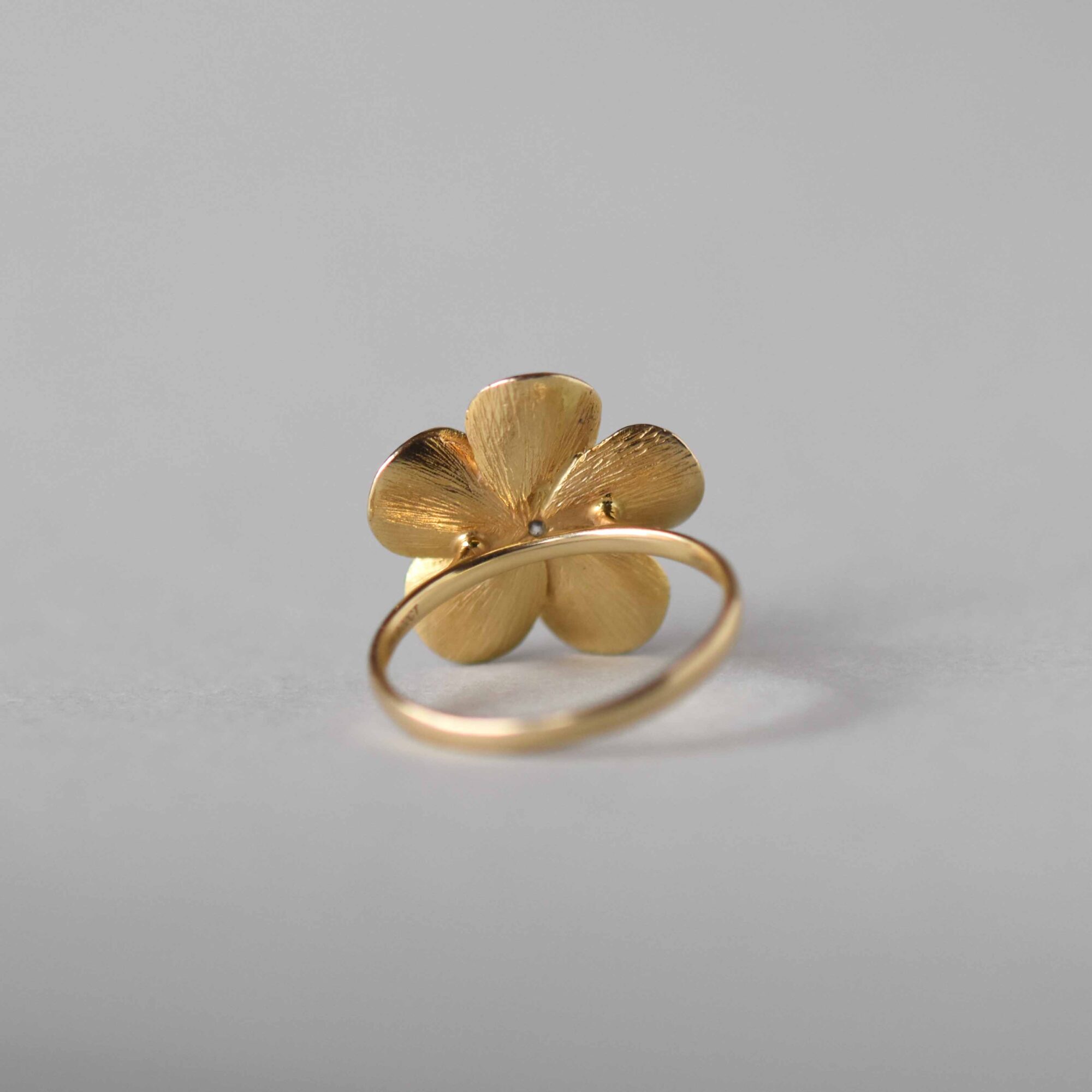 Contemporary 9ct gold diamond flower ring - Image 3