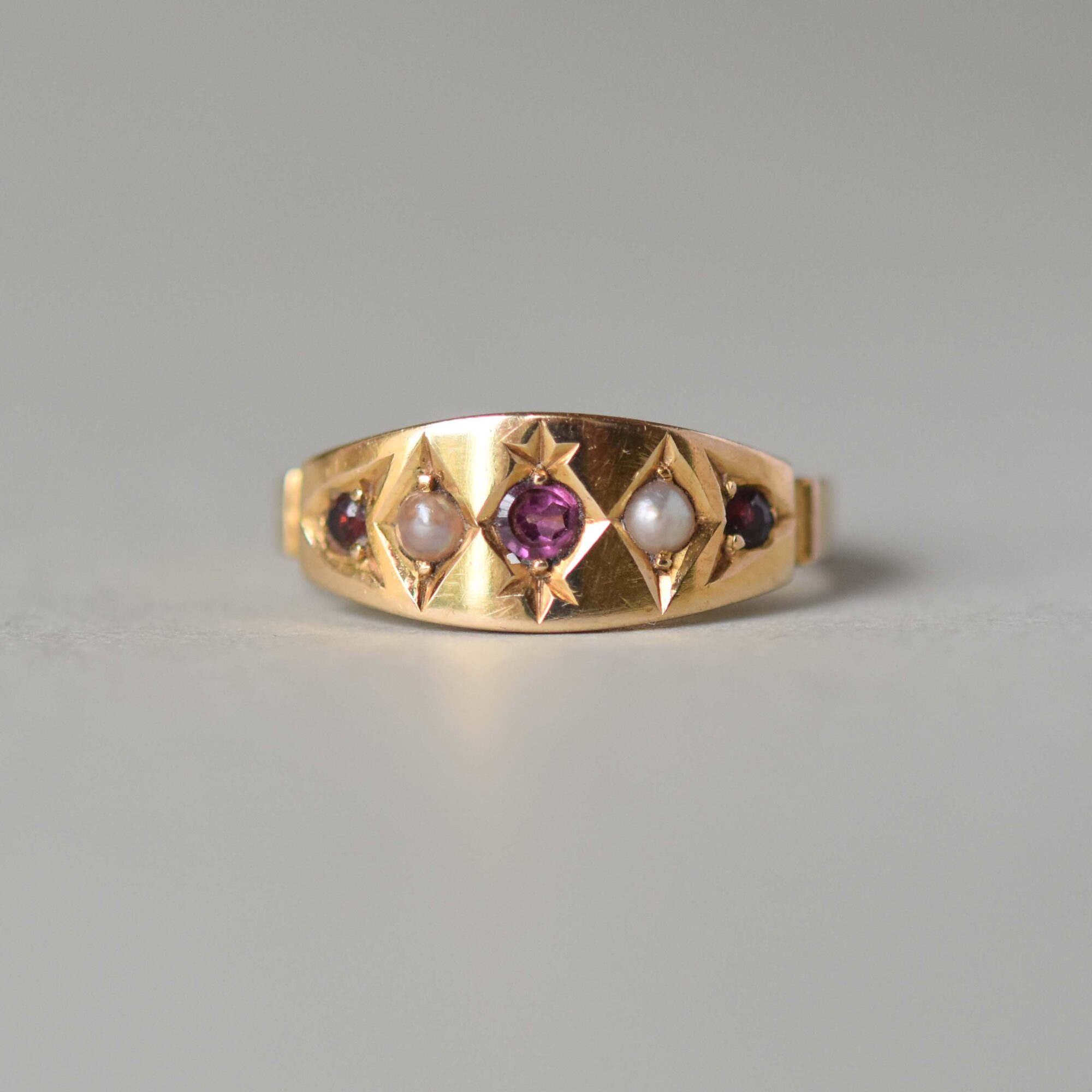 Victorian 18ct gold amethyst, garnet and pearl starburst band ring