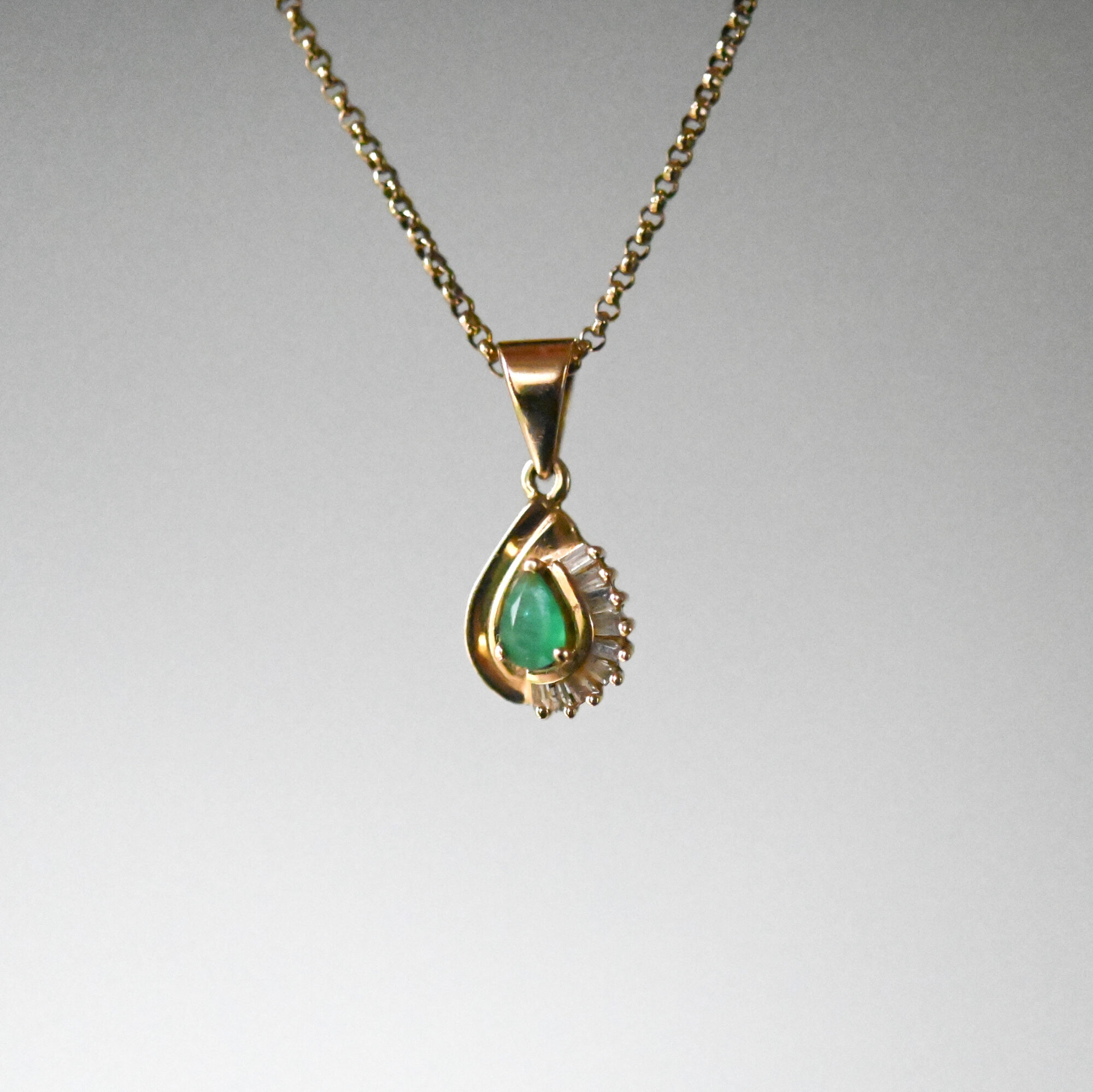 Aesthetic 14ct gold emerald and baguette diamond tear drop pendant - Image 2