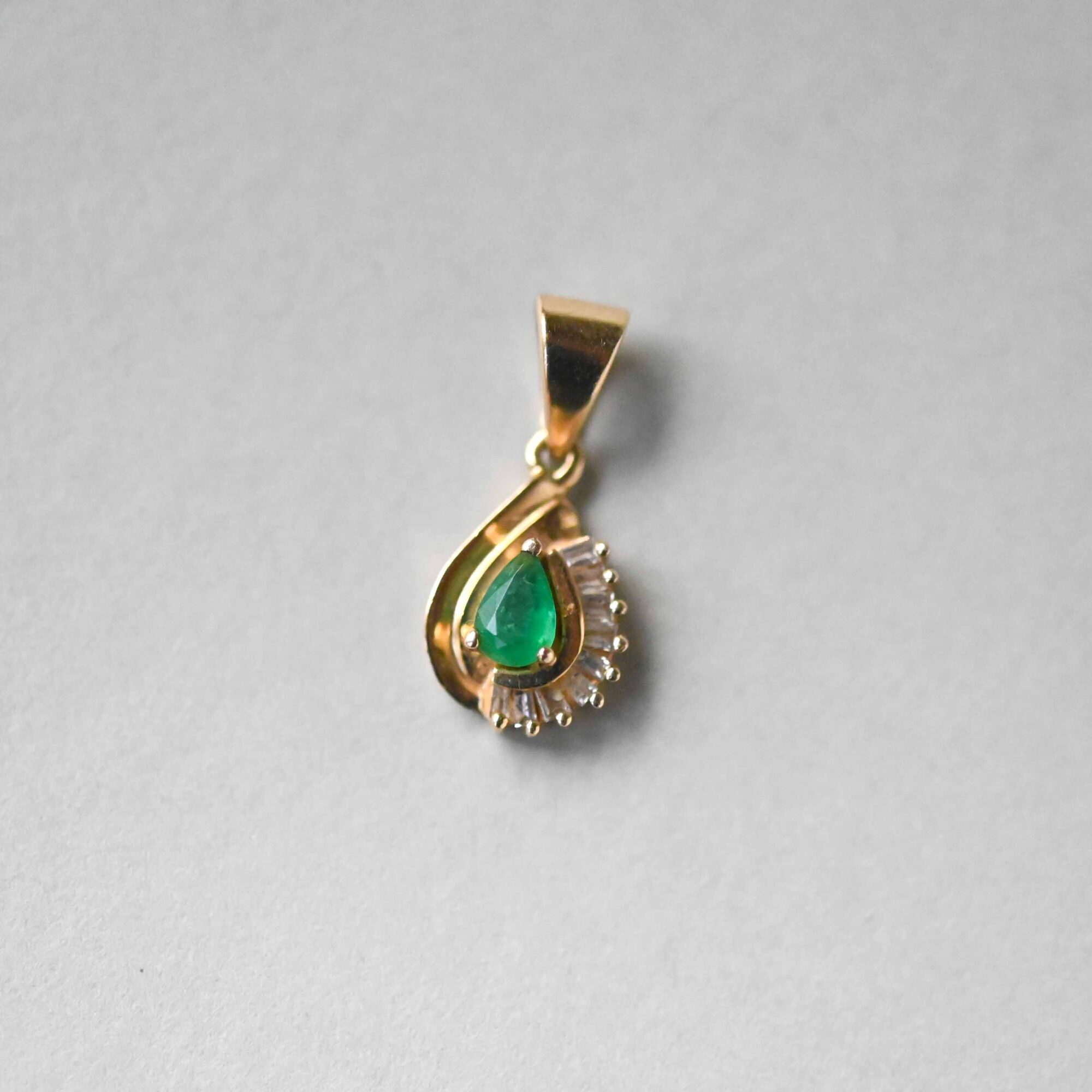 Aesthetic 14ct gold emerald and baguette diamond tear drop pendant