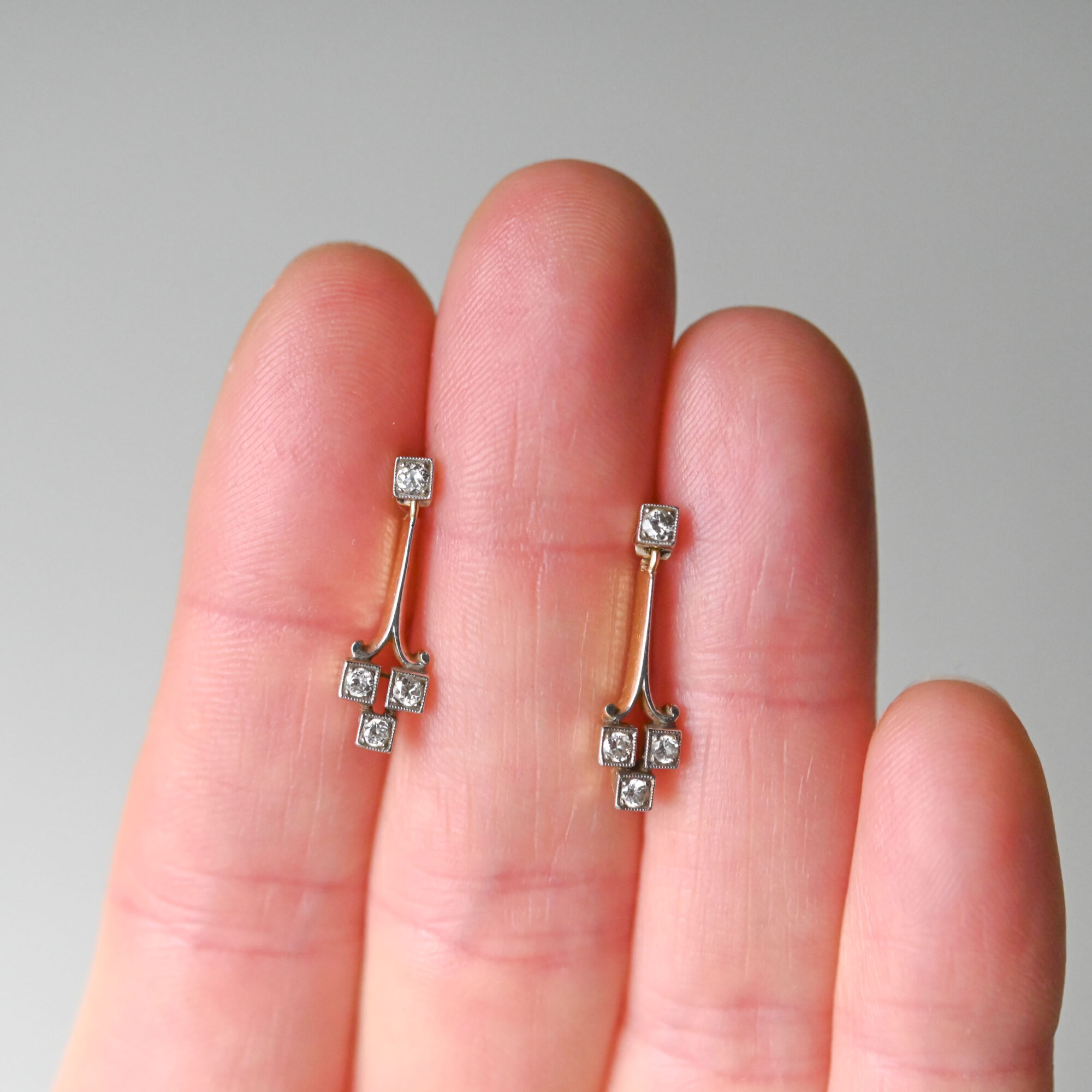 Pair of Art Deco 18ct gold and platinum diamond earrings - Image 4