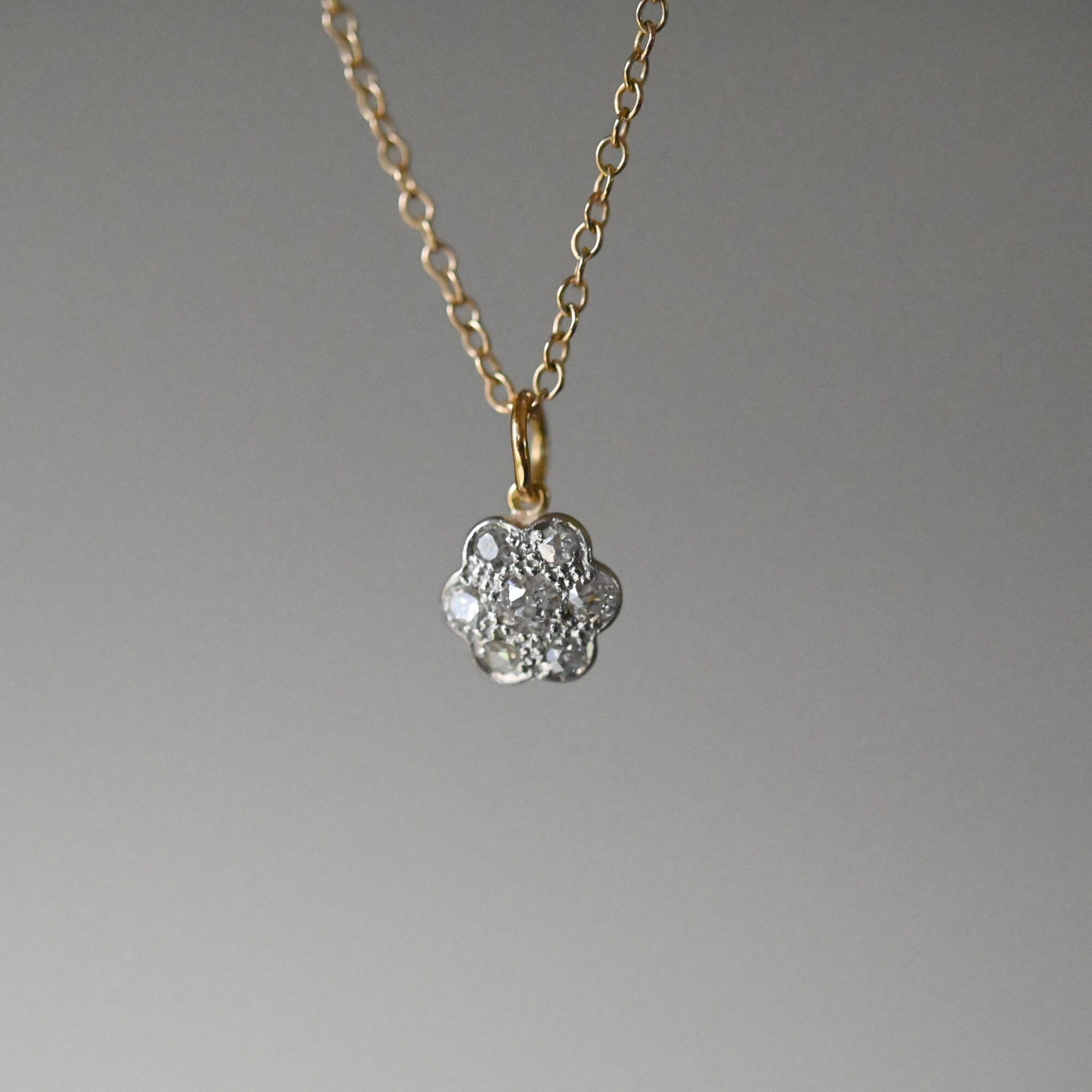 Antique Art Deco 18ct gold and platinum diamond daisy cluster pendant c.1920s