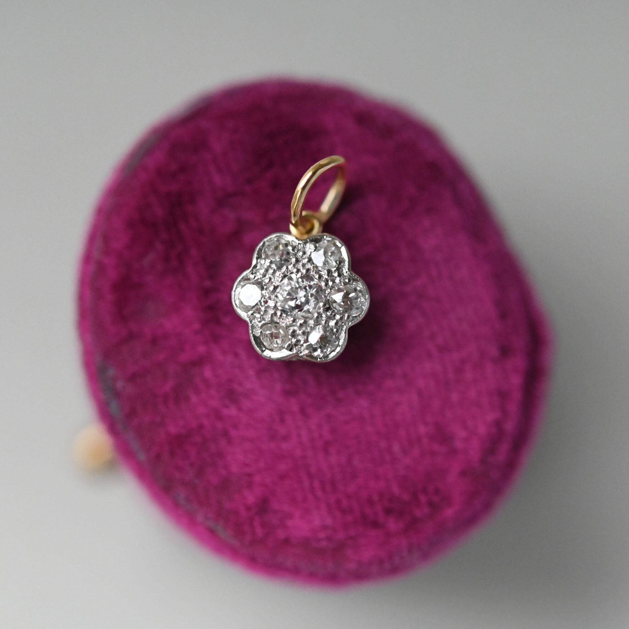 Antique Art Deco 18ct gold and platinum diamond daisy cluster pendant c.1920s - Image 2