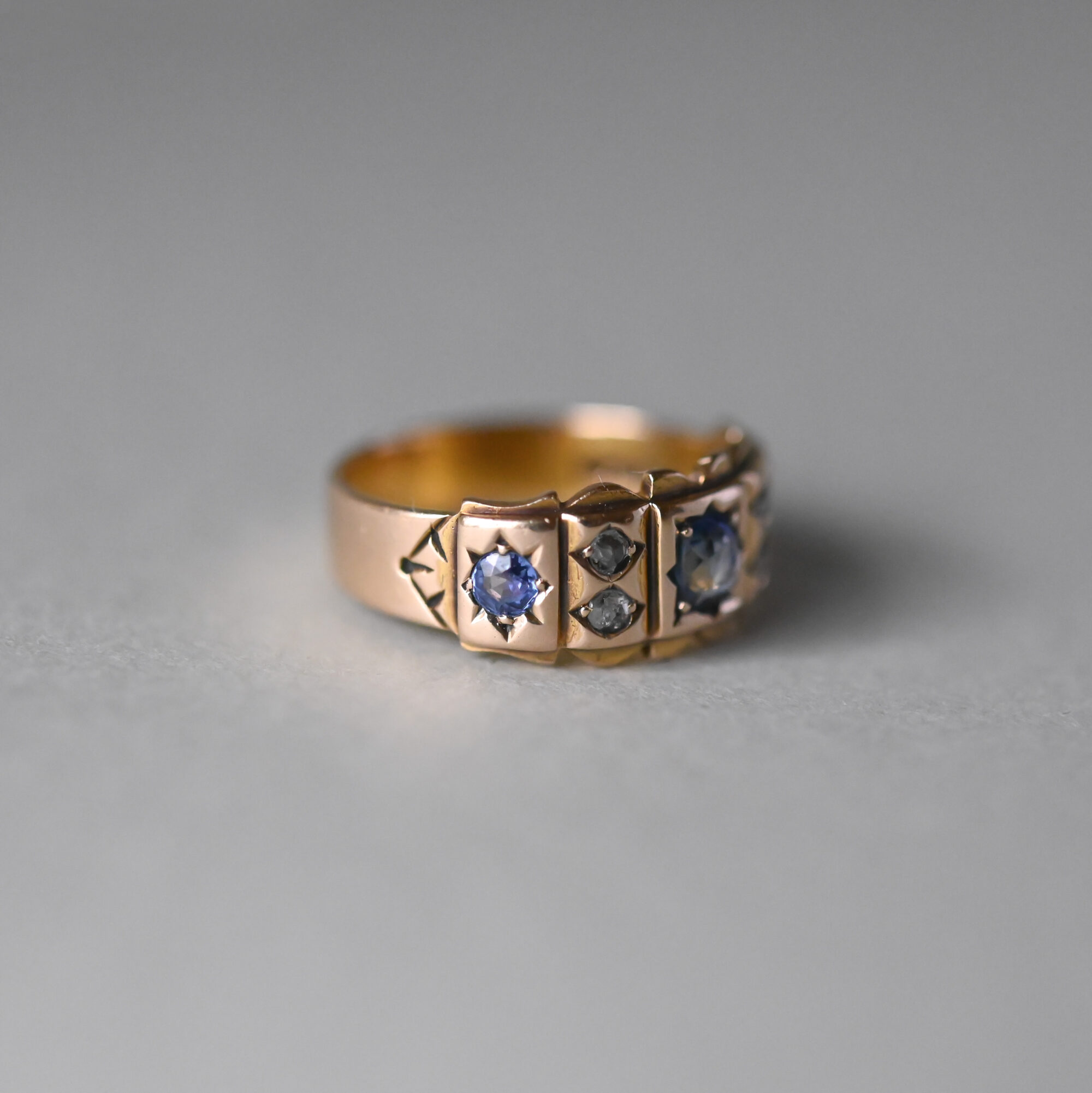 Victorian 15ct gold sapphire and rose cut diamond starburst band ring - Image 2