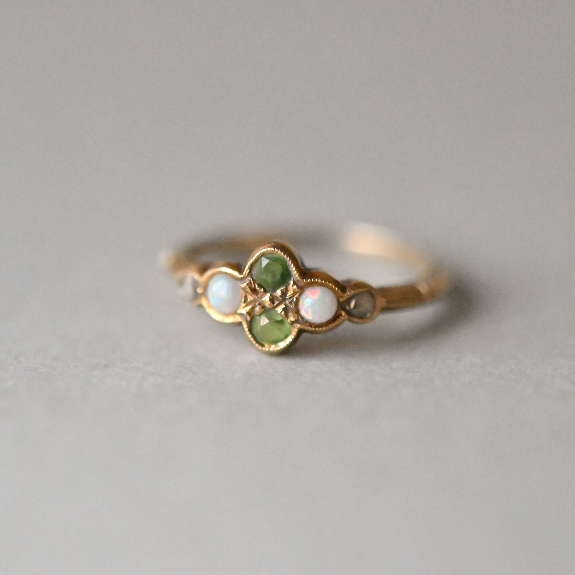 Antique Edwardian 9ct gold opal, peridot and rose cut diamond ring - Image 2