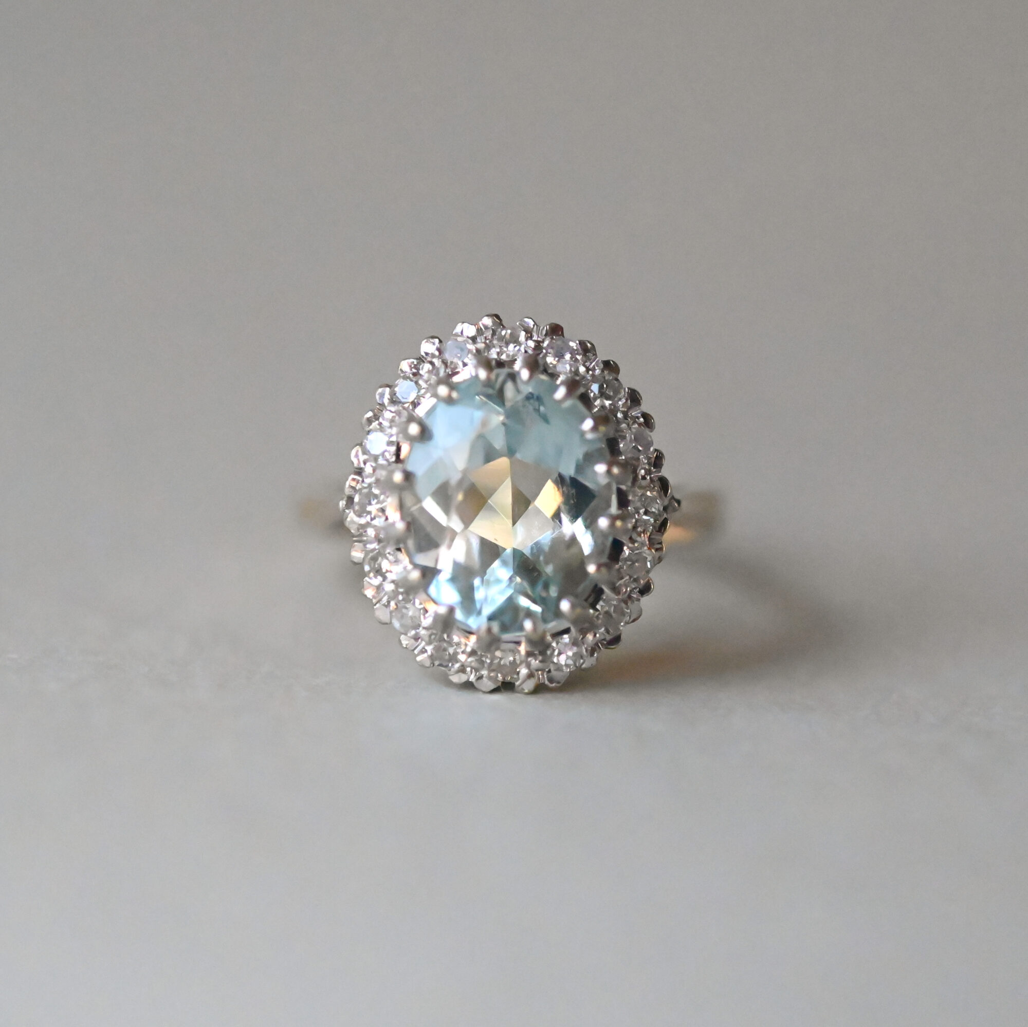 Classic 9ct gold 3.0 carat aquamarine and diamond ring