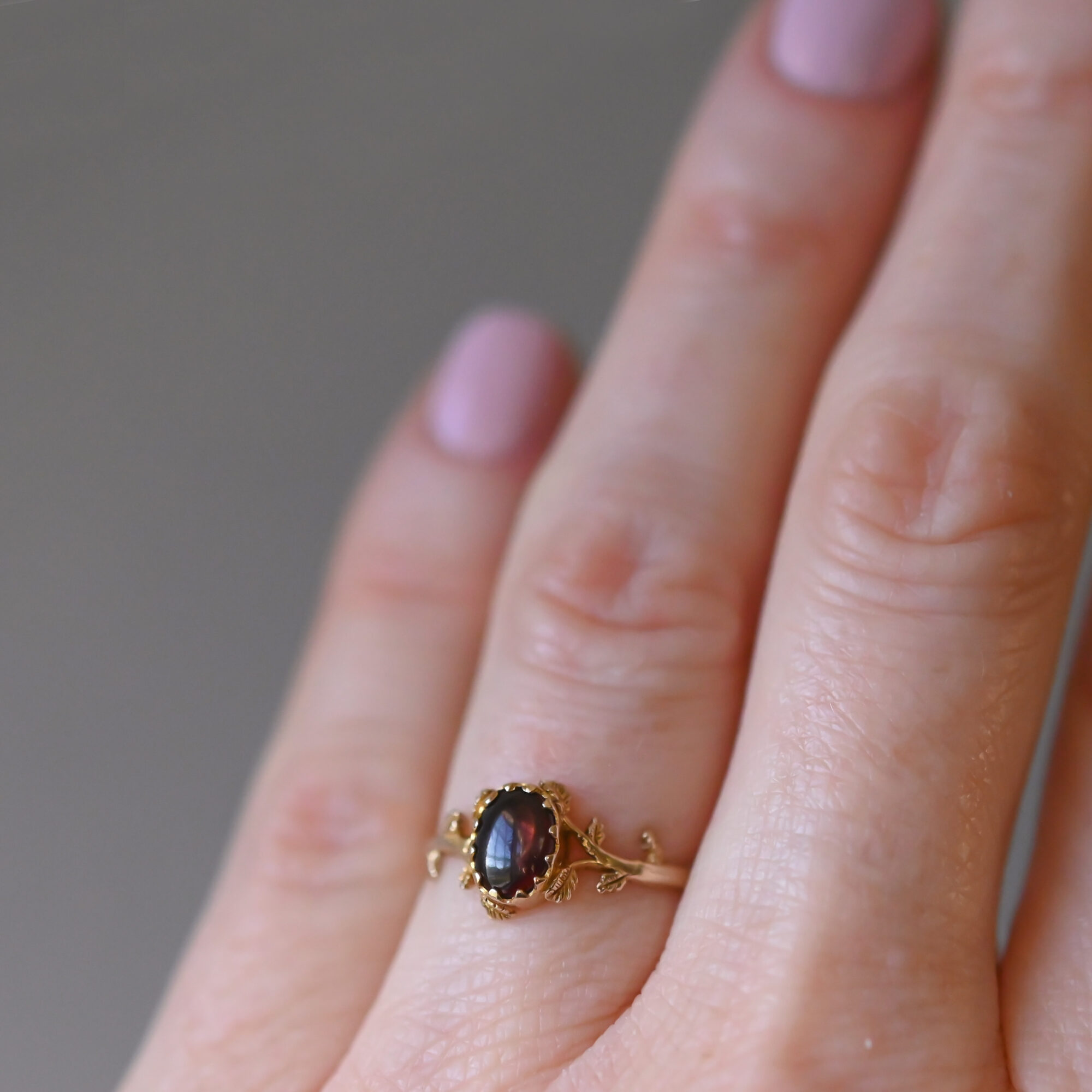 Contemporary 9ct gold garnet rosebud floral branch ring - Image 3