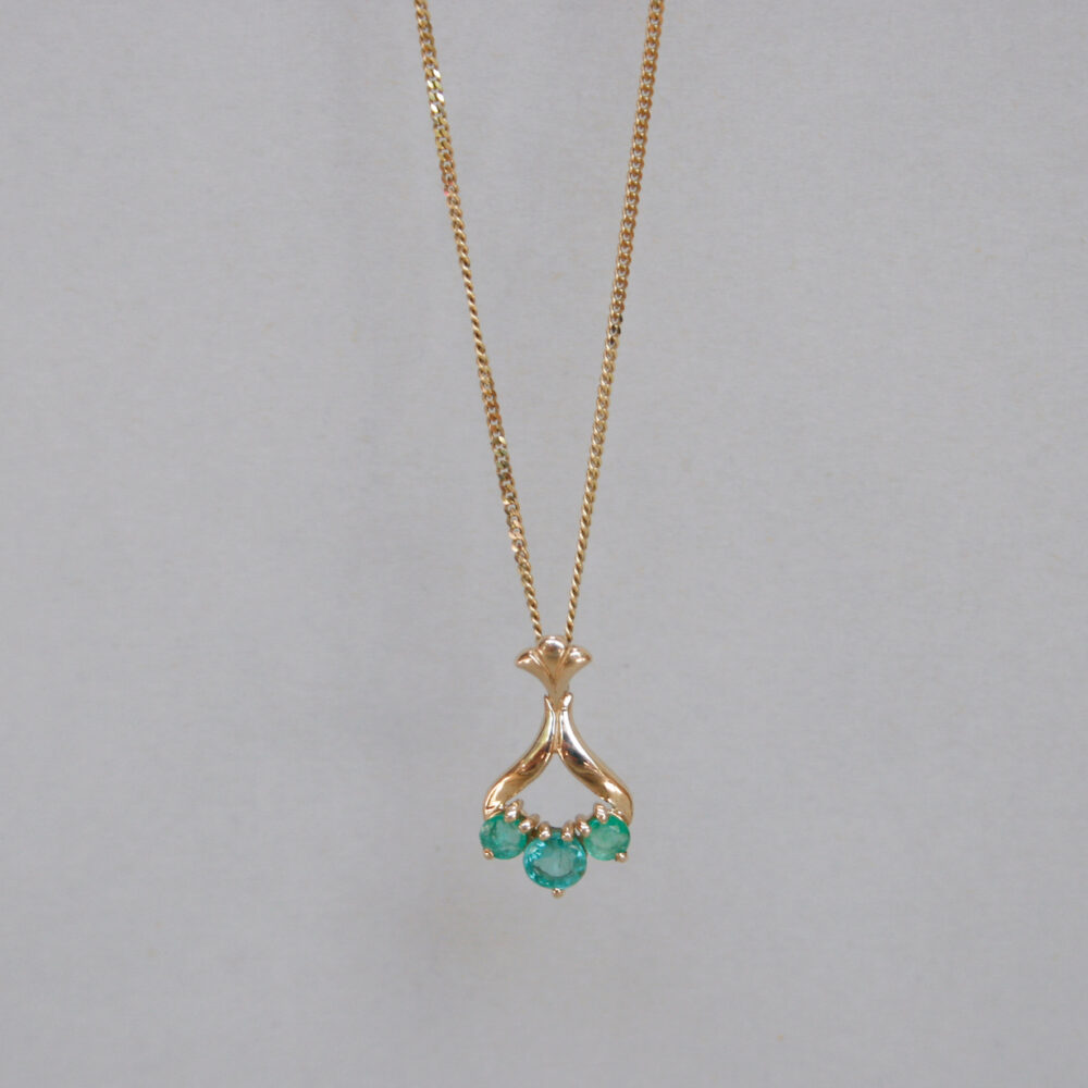Aesthetic 9ct gold graduated emerald three stone pendant necklace