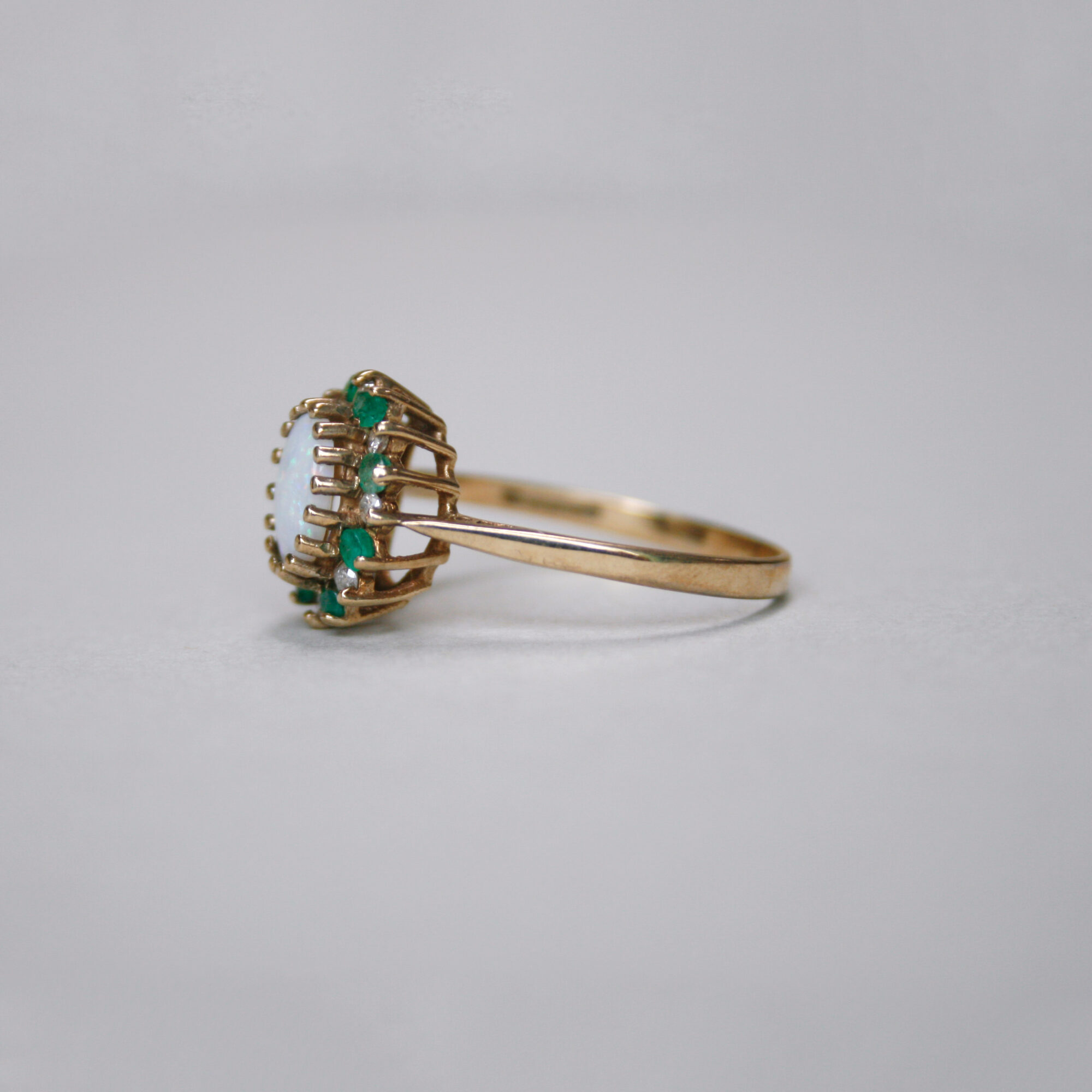 Vintage 9ct gold opal, emerald and mini diamond cluster ring - Image 3