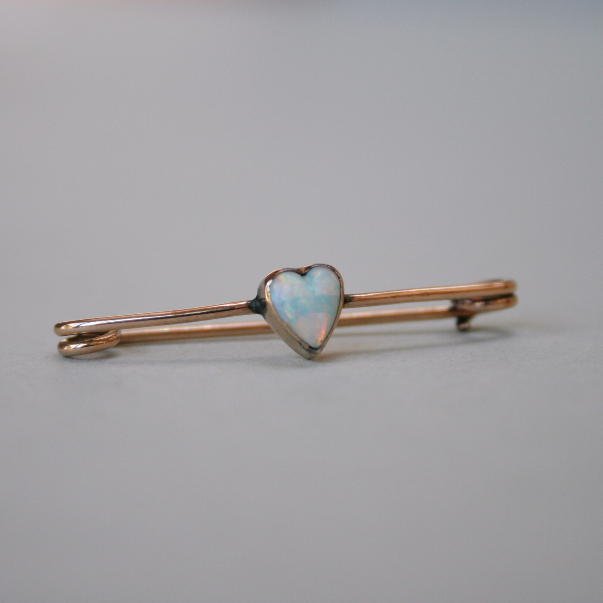 Antique Edwardian 9ct gold heart shape opal bar brooch - Image 2