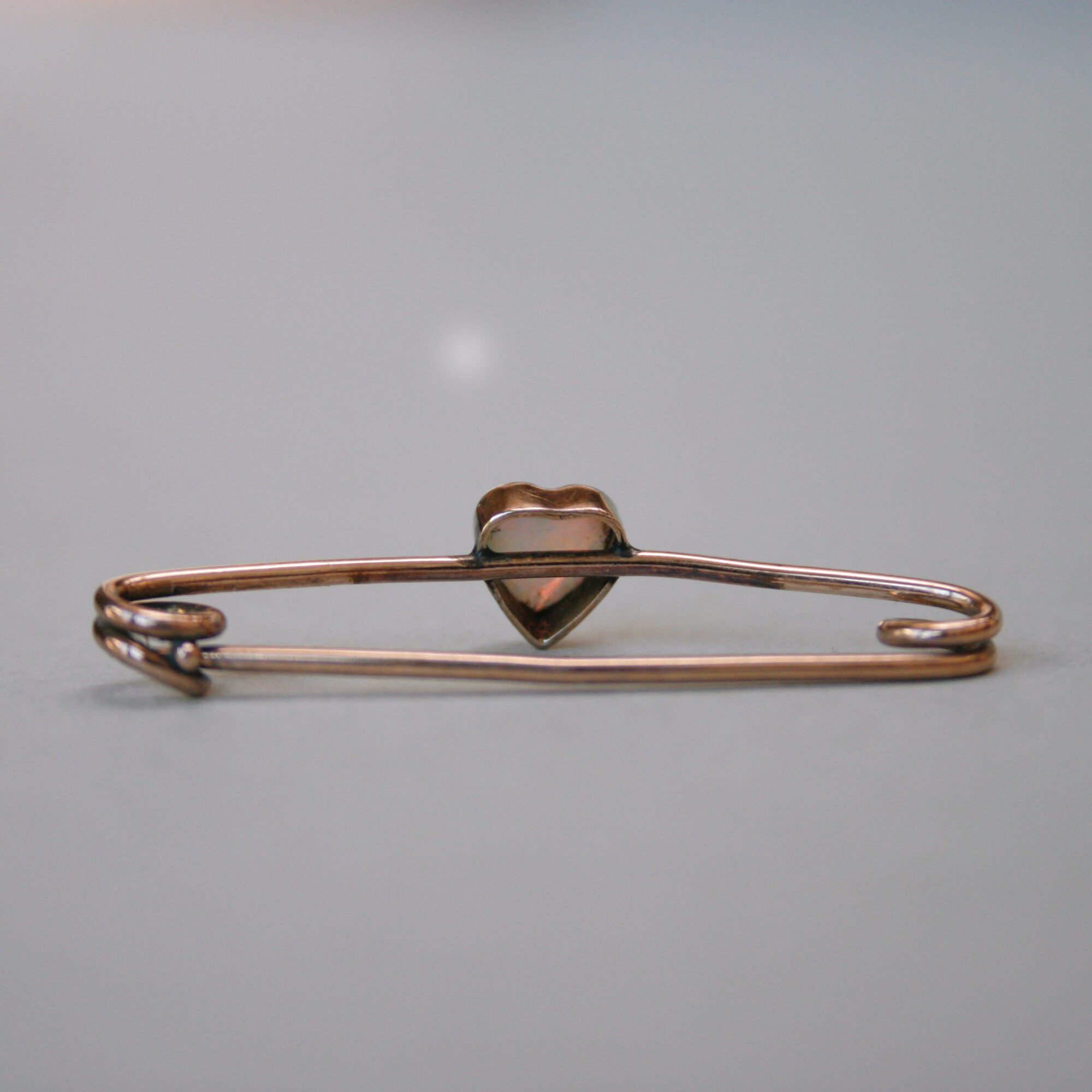 Antique Edwardian 9ct gold heart shape opal bar brooch - Image 4