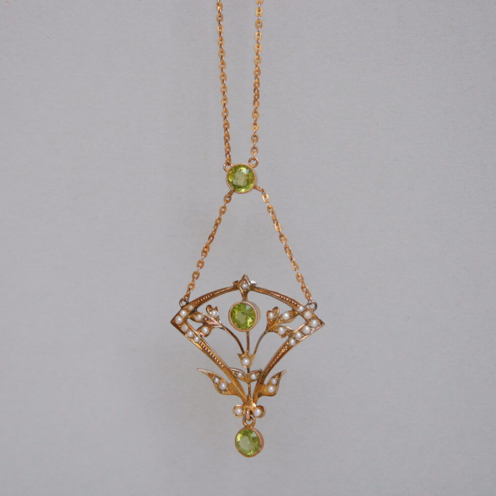 Antique Edwardian 9ct gold peridot and pearl lavalier necklace c.1910