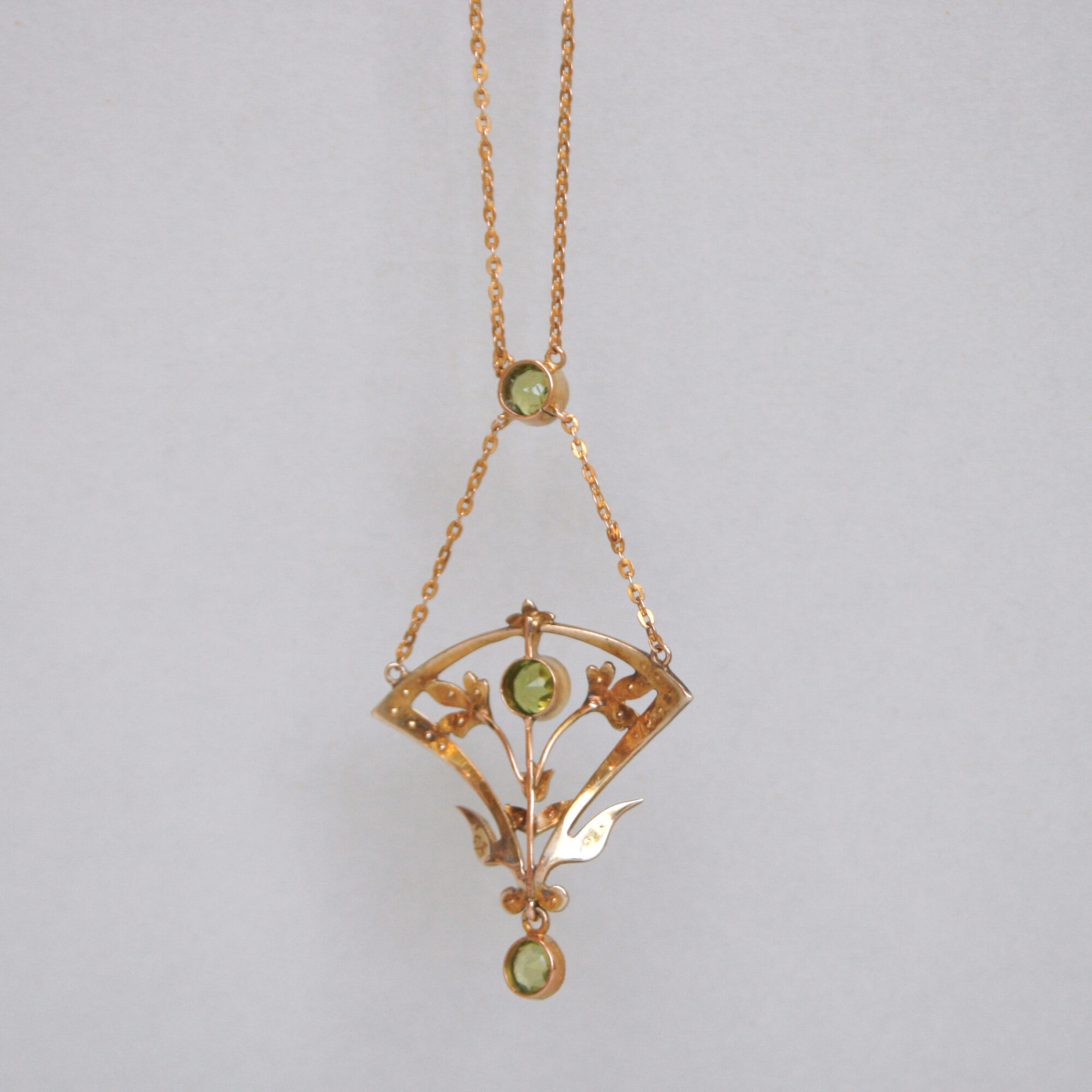 Antique Edwardian 9ct gold peridot and pearl lavalier necklace c.1910 - Image 5