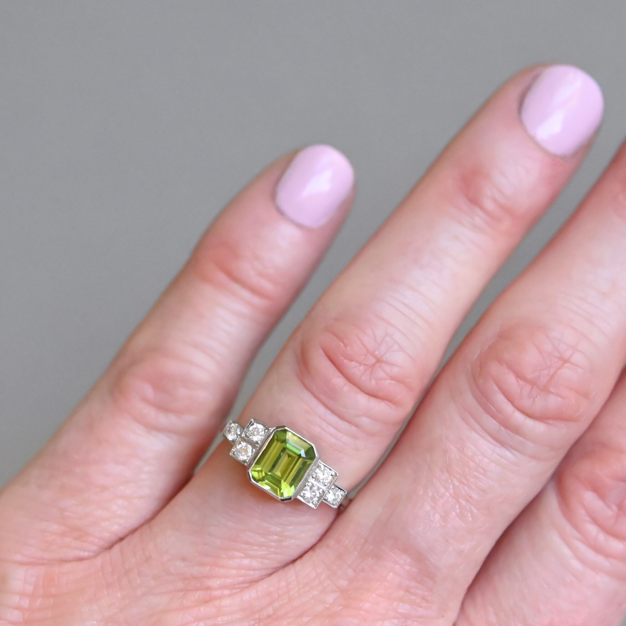 Contemporary Art Deco design peridot and diamond platinum ring - Image 3