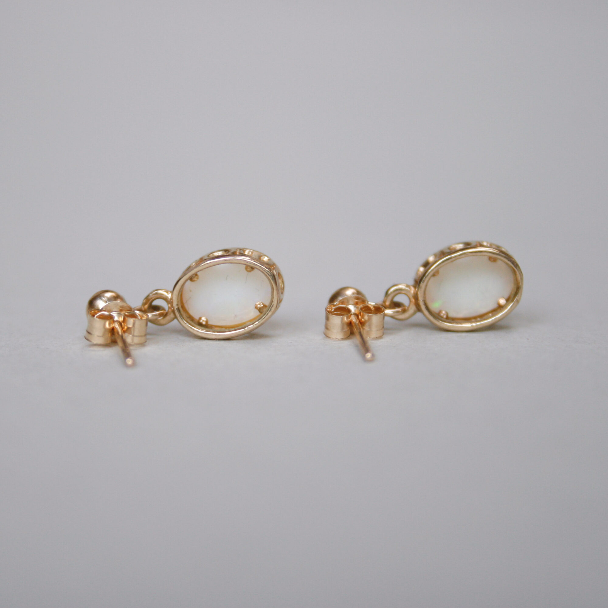 Classic pair of 9ct gold opal drop earrings - Image 3