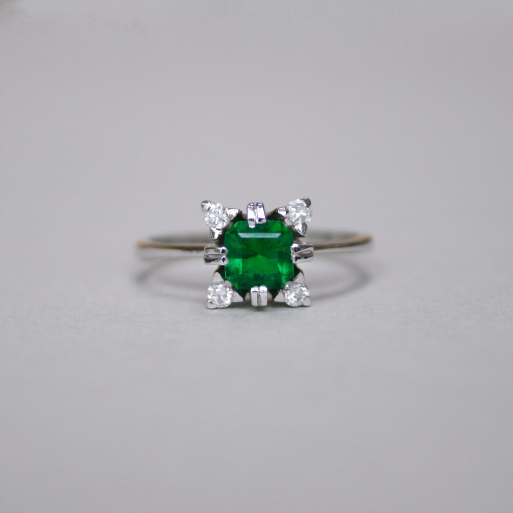 French 18ct white gold diamond and emerald hue paste ring