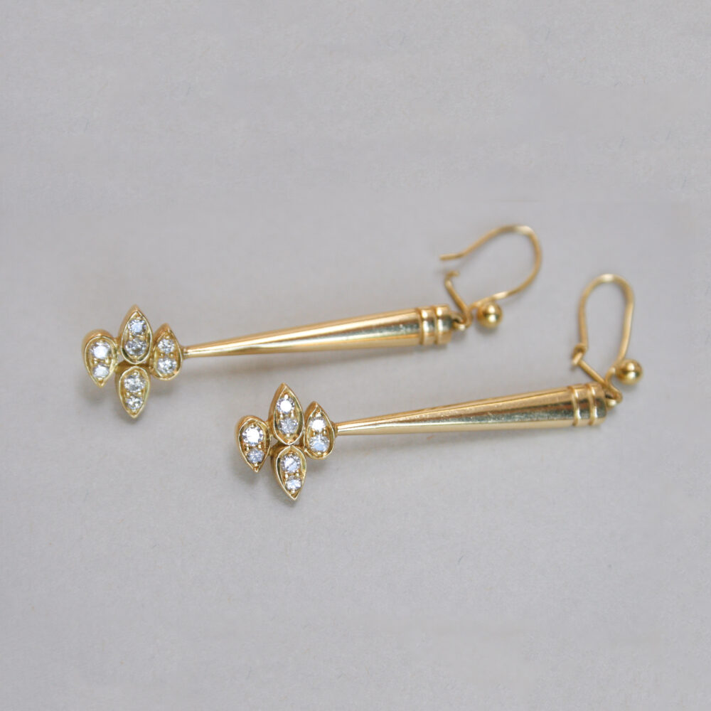 Aesthetic pair of 18ct gold diamond drop earrings