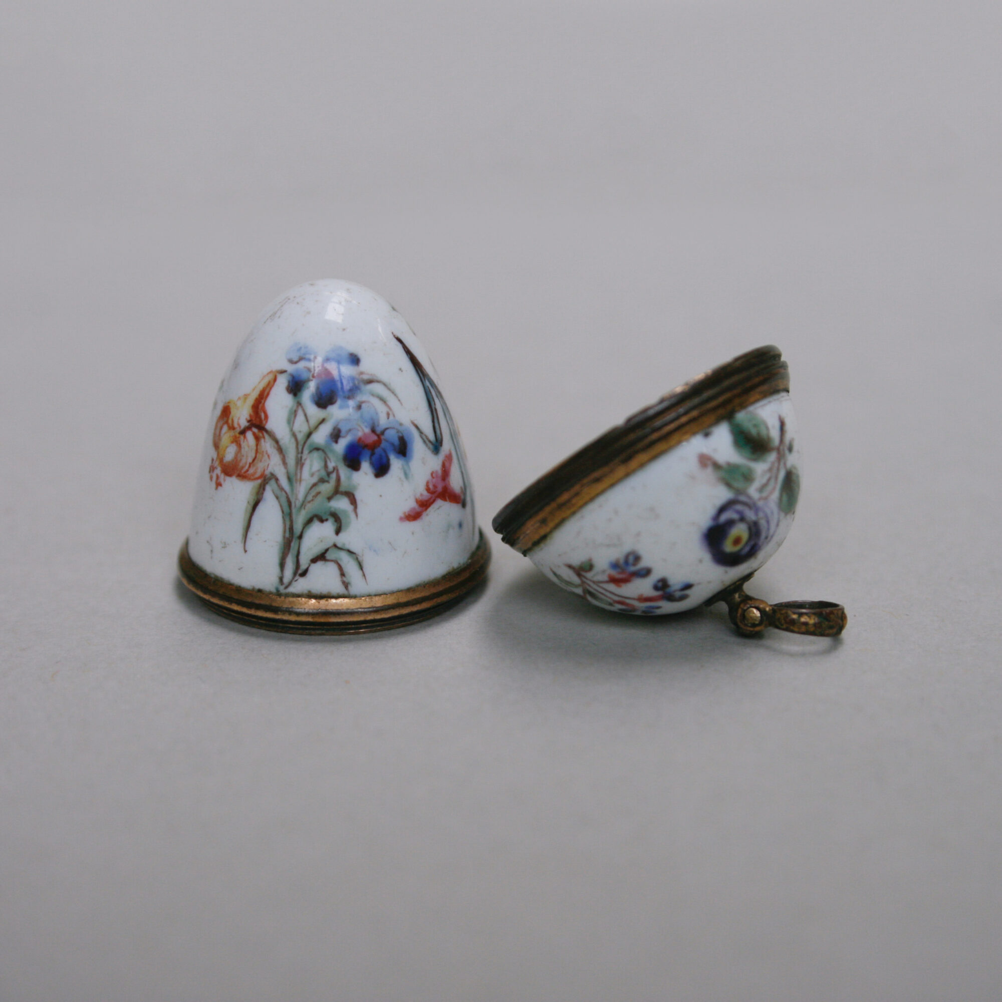 Antique Georgian English Bilston enamel egg shaped opening pendant c.1800 - Image 4
