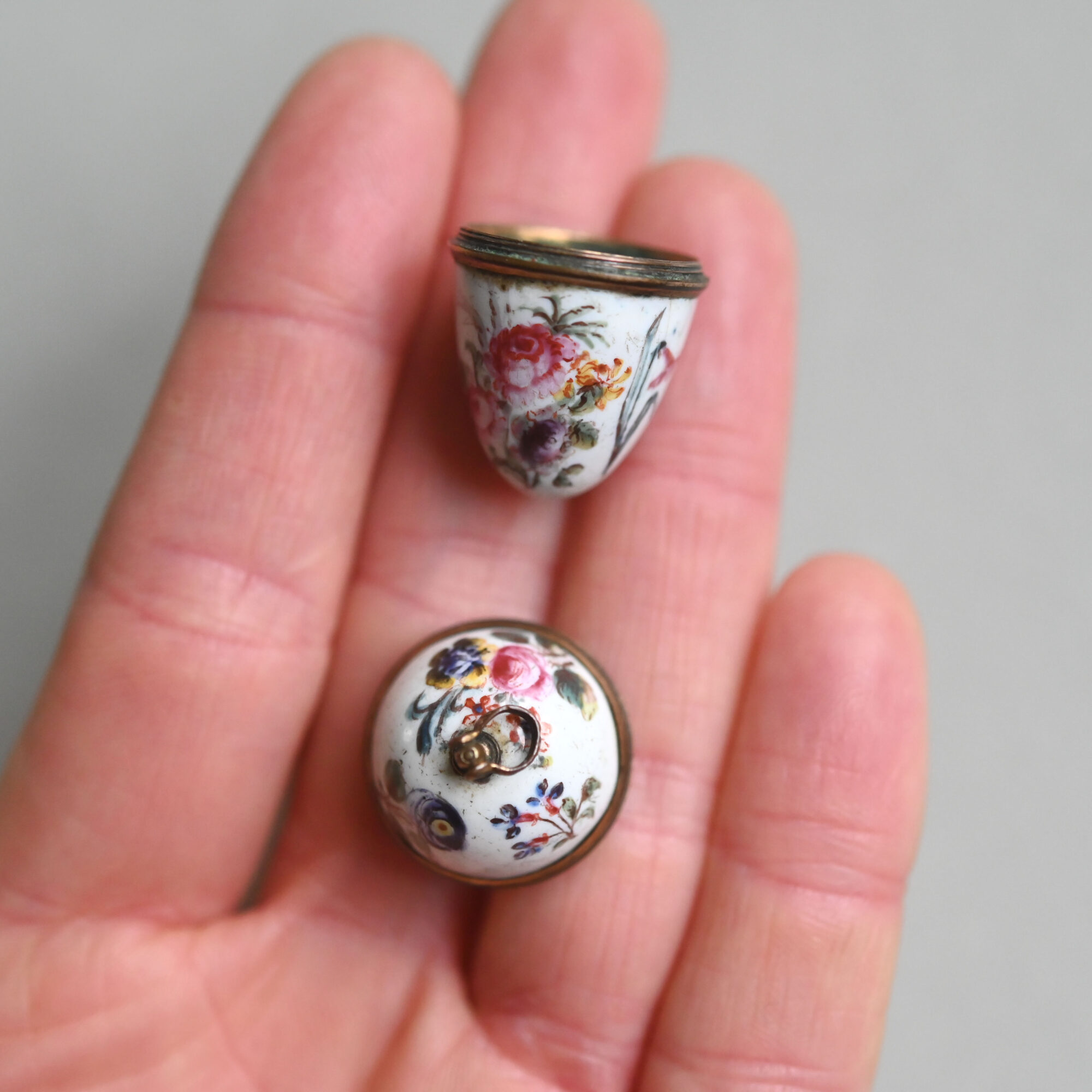Antique Georgian English Bilston enamel egg shaped opening pendant c.1800 - Image 3