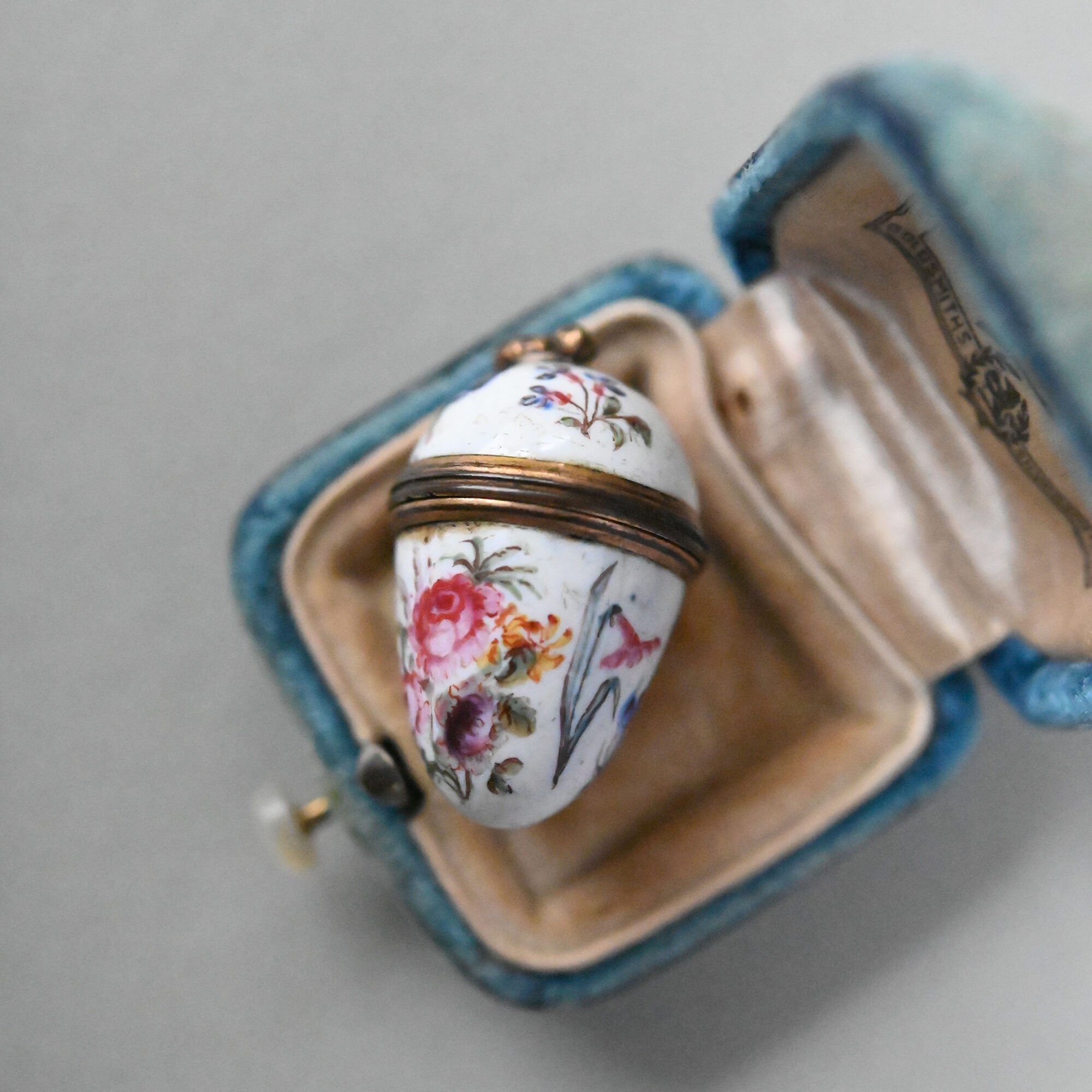 Antique Georgian English Bilston enamel egg shaped opening pendant c.1800 - Image 2