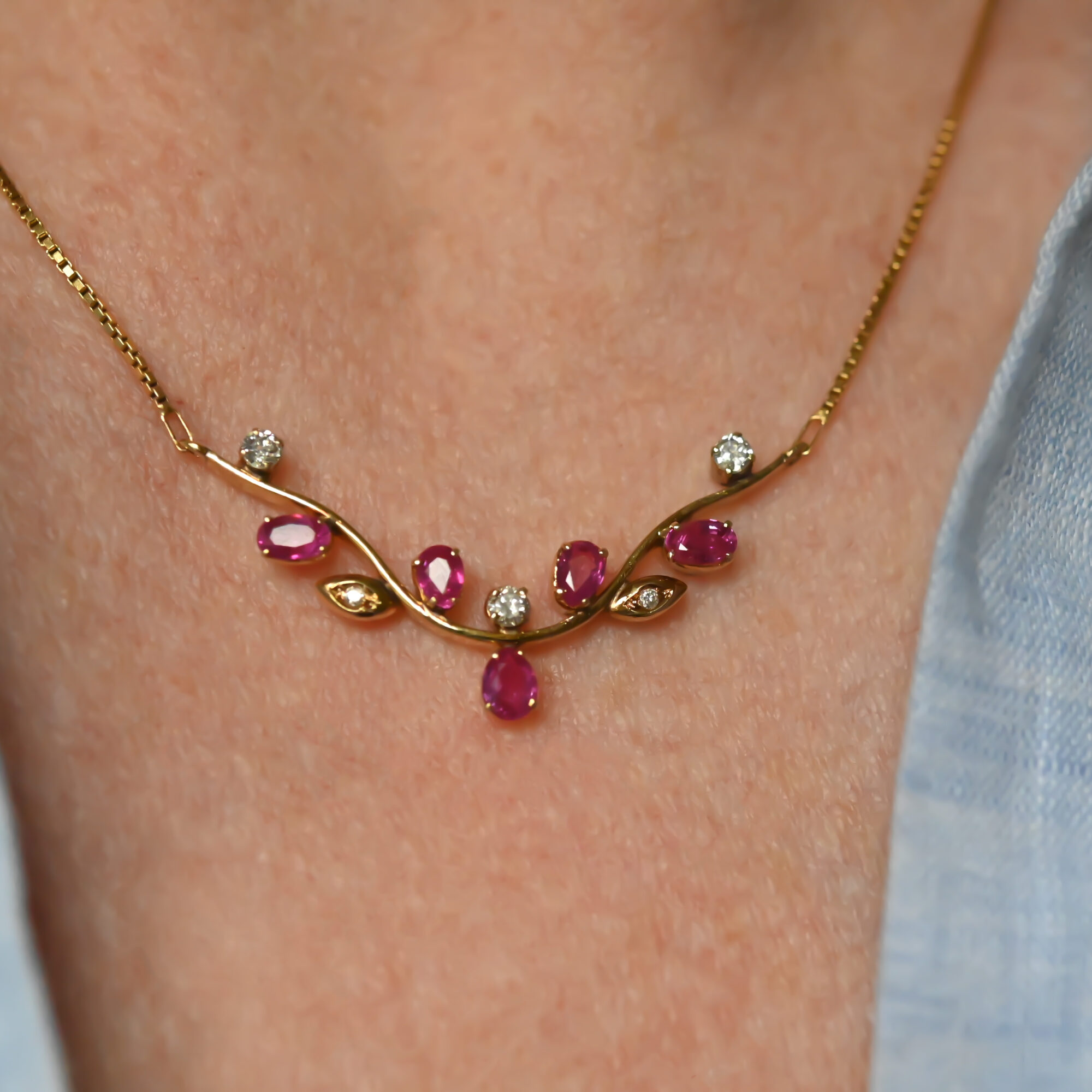Contemporary 14ct gold ruby and diamond branch necklace - Image 4