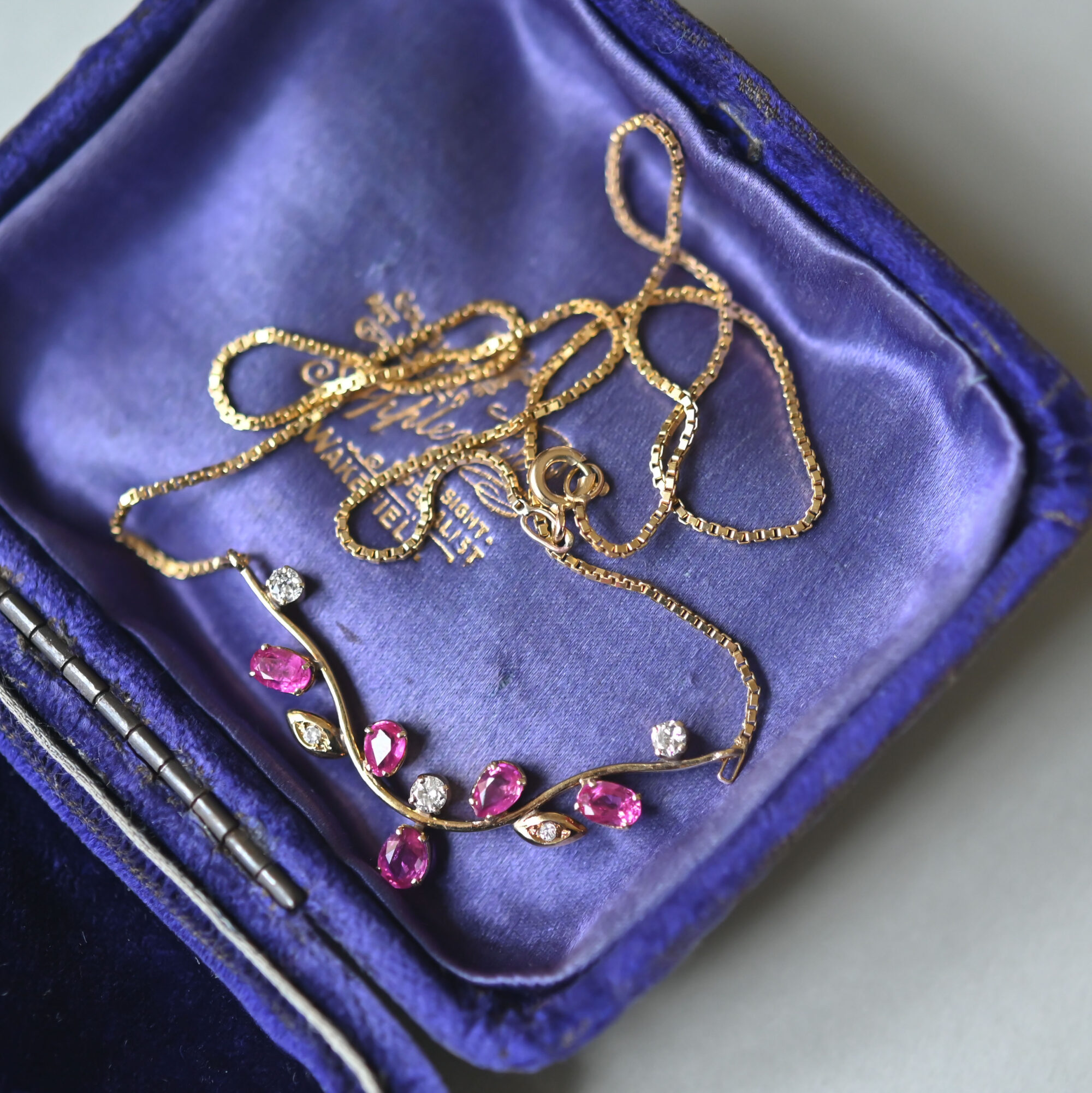 Contemporary 14ct gold ruby and diamond branch necklace - Image 3