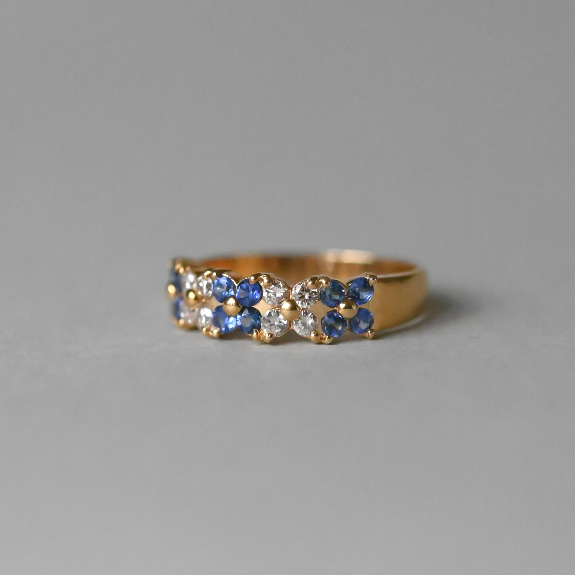 Aesthetic 18ct gold sapphire and diamond quatrefoil flower band ring - Image 2