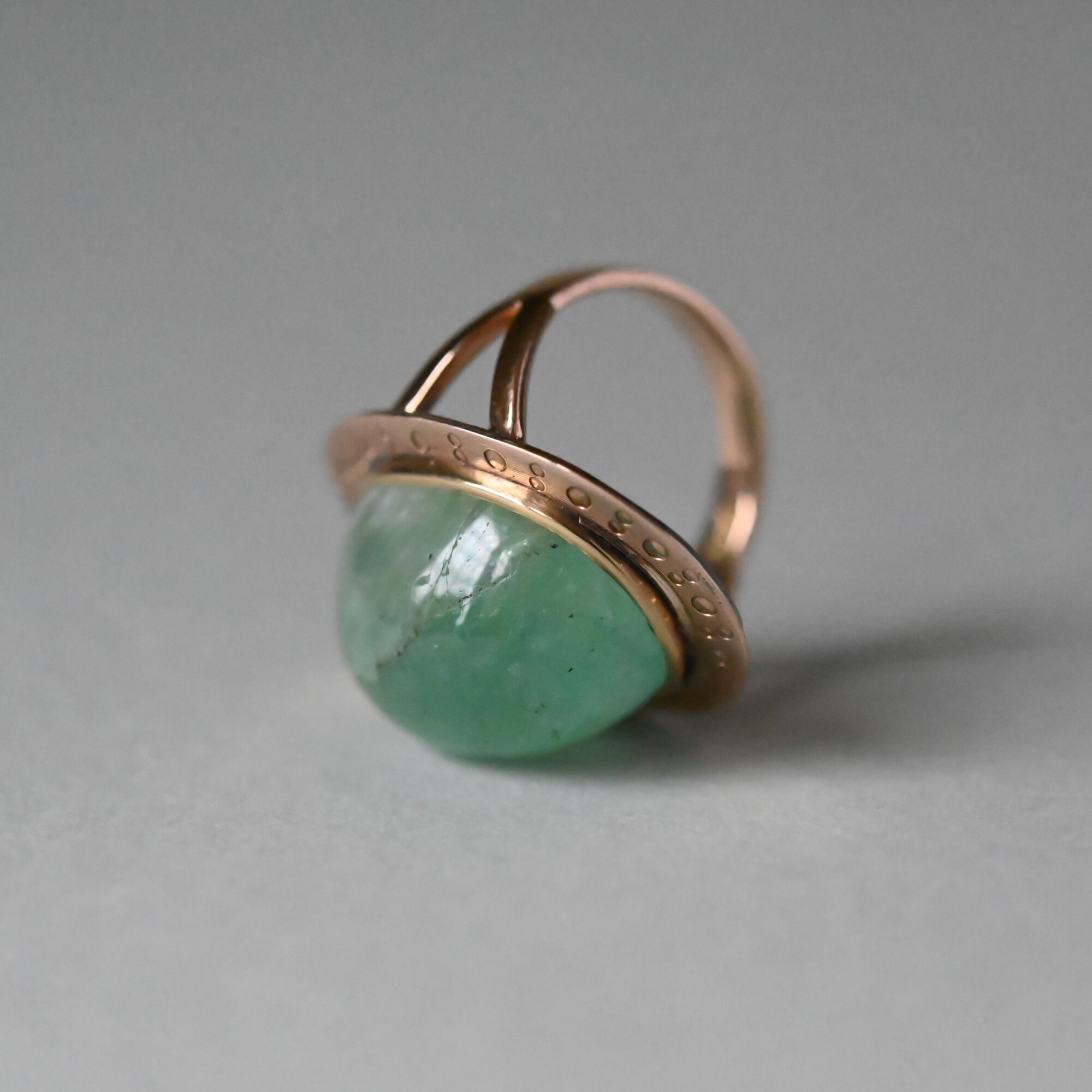 Bespoke 18ct gold emerald cabochon ring, 29.58 carats - Image 4