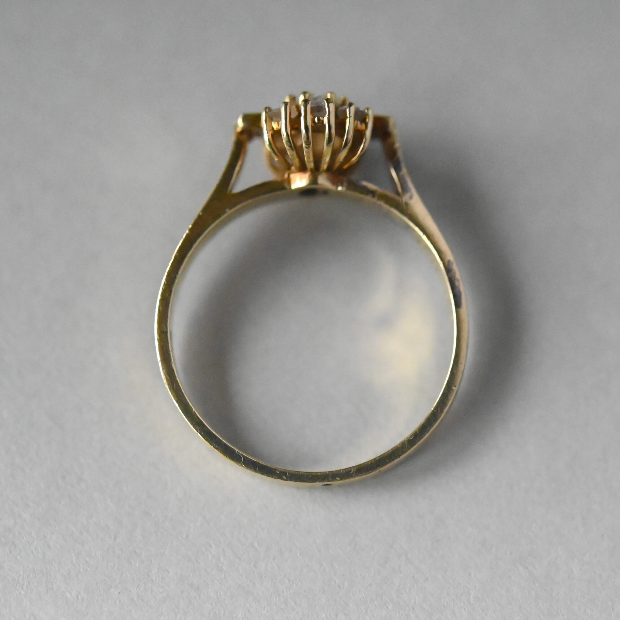 Bespoke 18ct gold oval diamond starburst cluster ring - Image 4