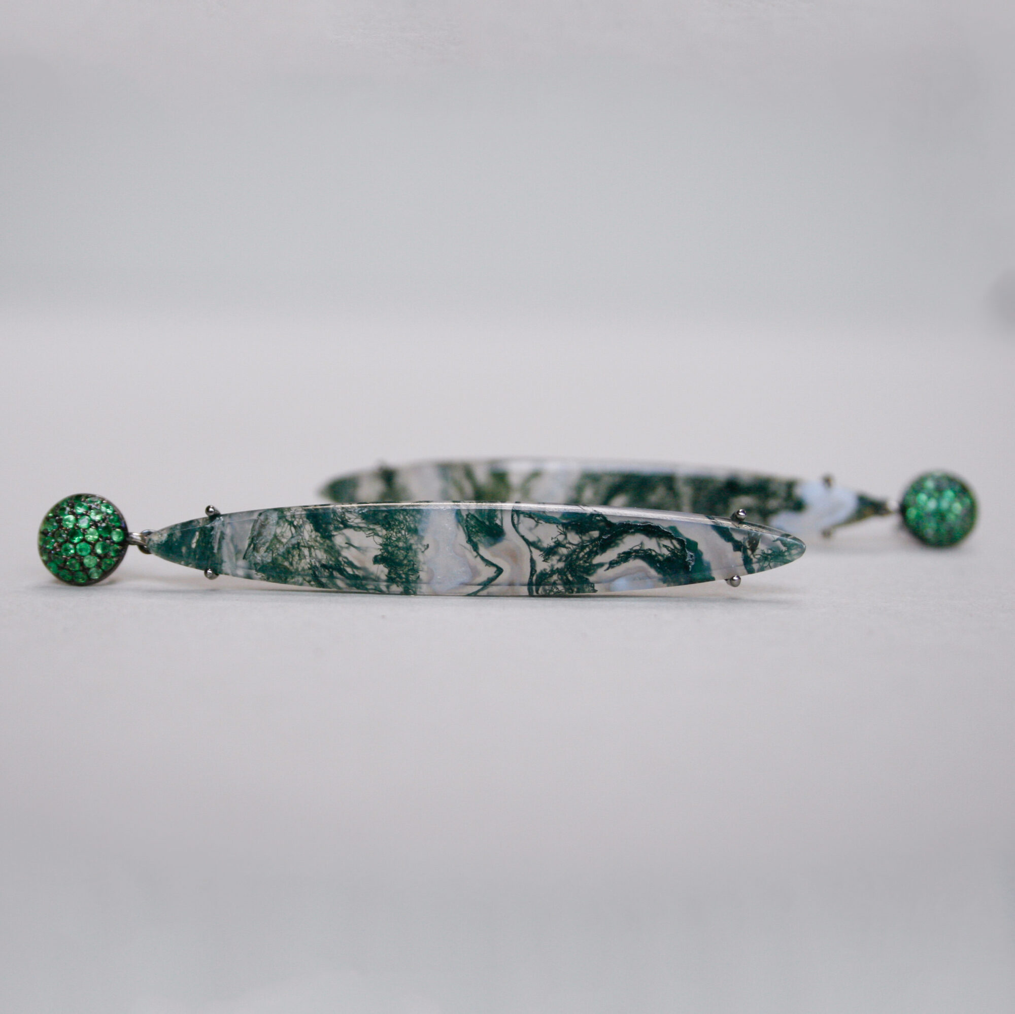 Contemporary pair of moss agate and green garnet 18ct black gold earrings - Image 4