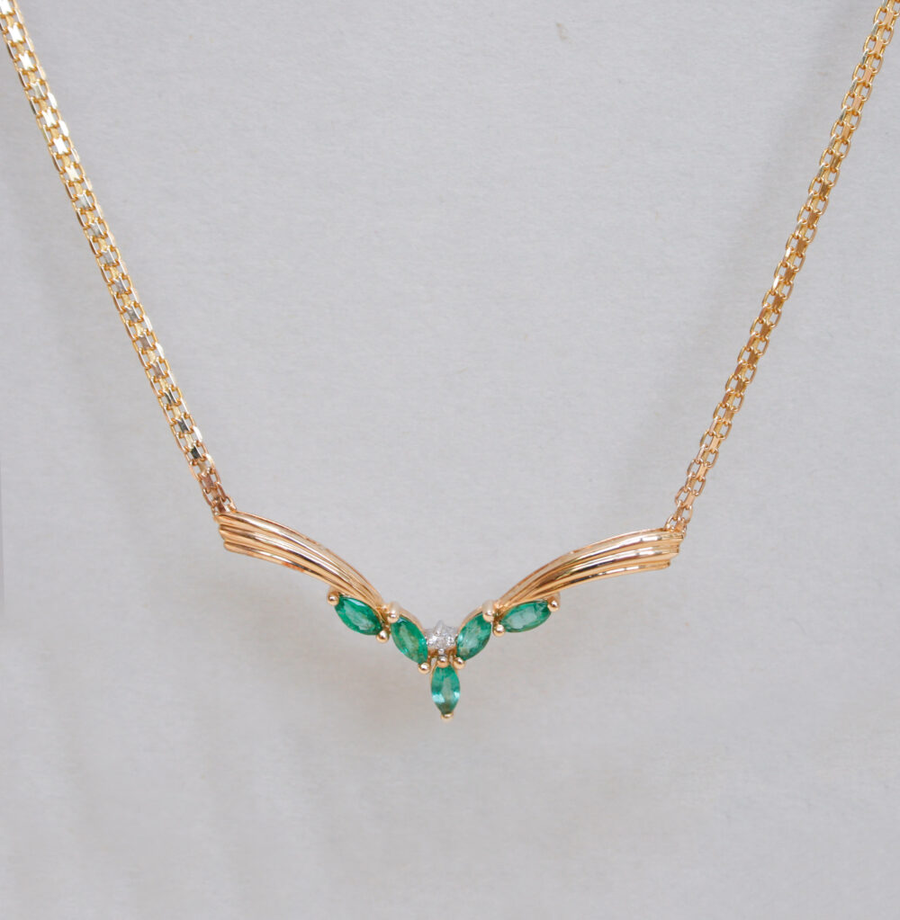 Contemporary 14ct gold Colombian emerald and diamond necklace