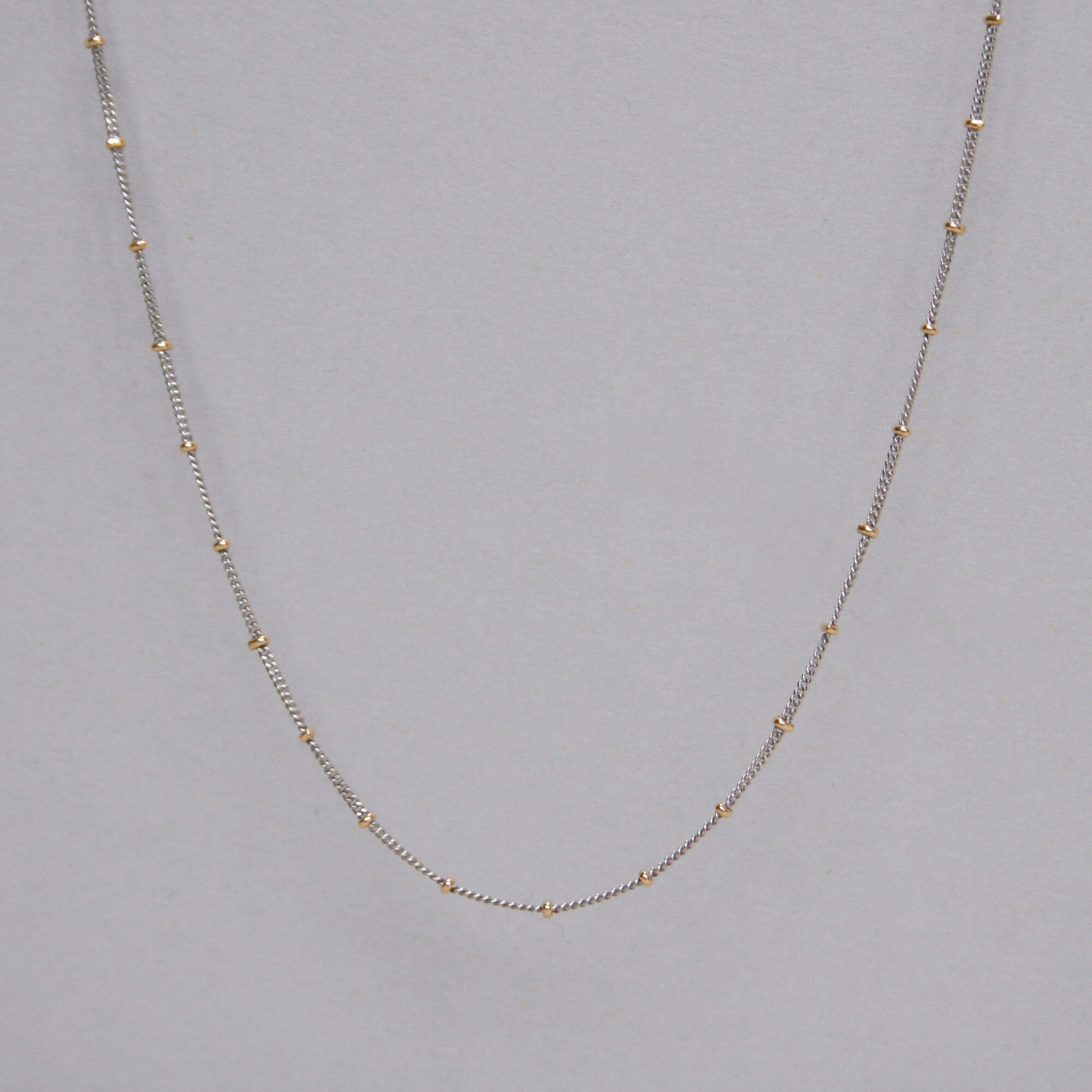 Contemporary 18ct white and yellow gold station chain necklace, 18 inches