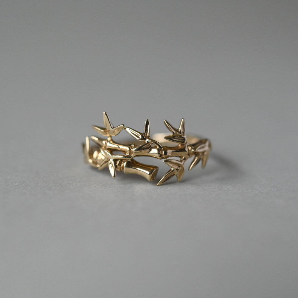 Contemporary 9ct gold bamboo leaf ring