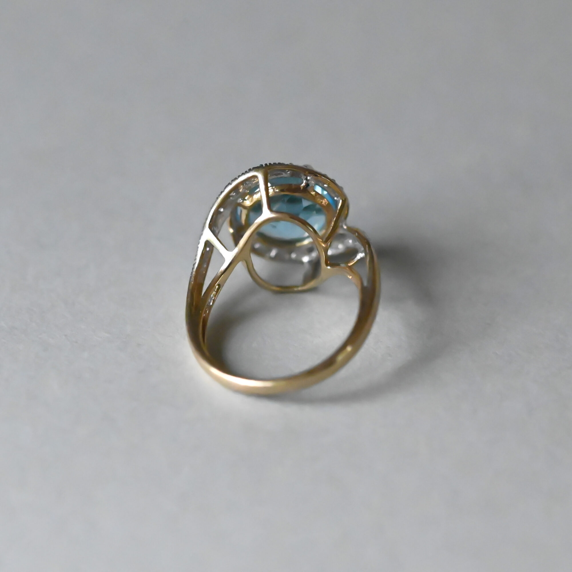 Contemporary 9ct gold blue topaz and mini diamond swirl ring - Image 4