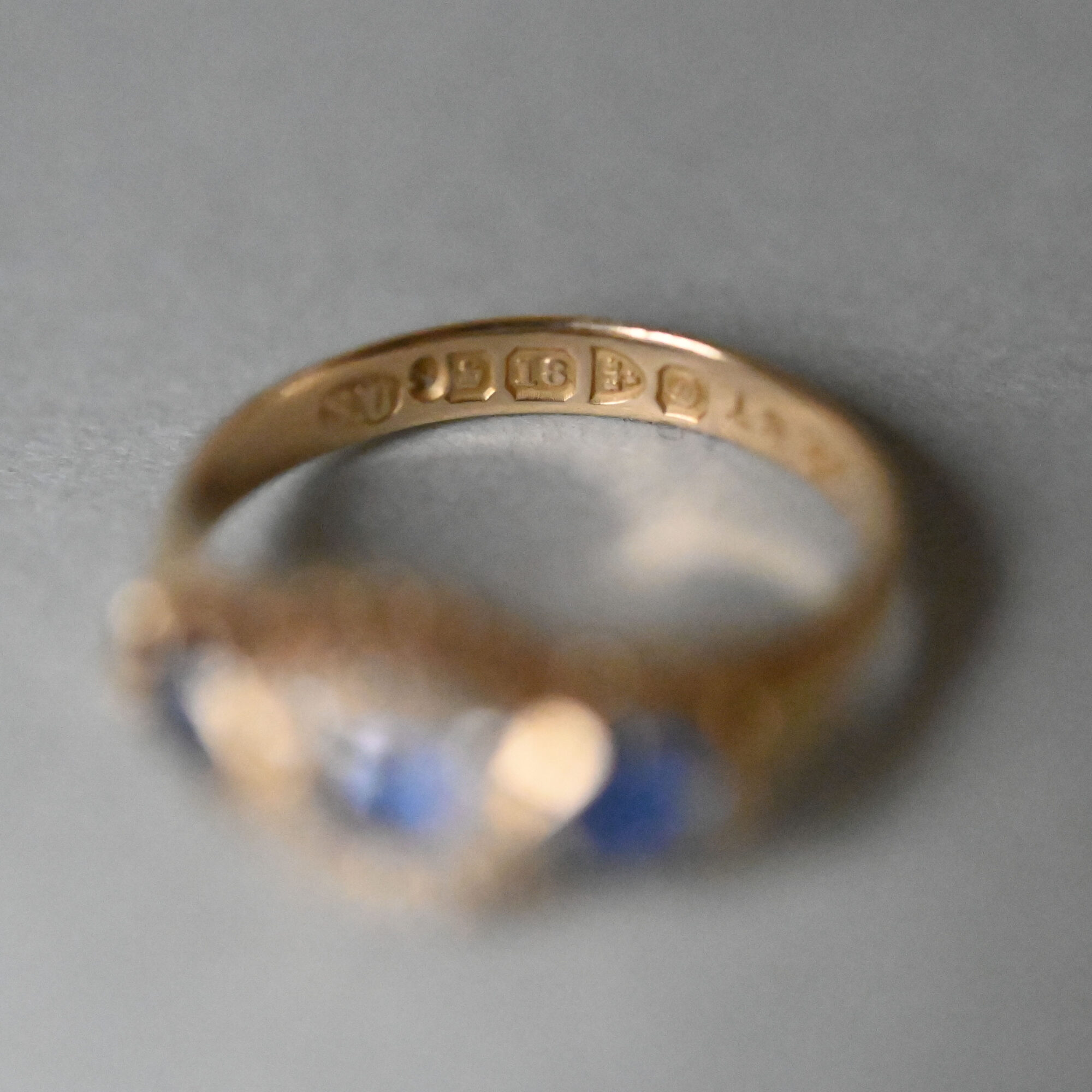 Edwardian 18ct gold sapphire and diamond cluster ring, 1904 - Image 4