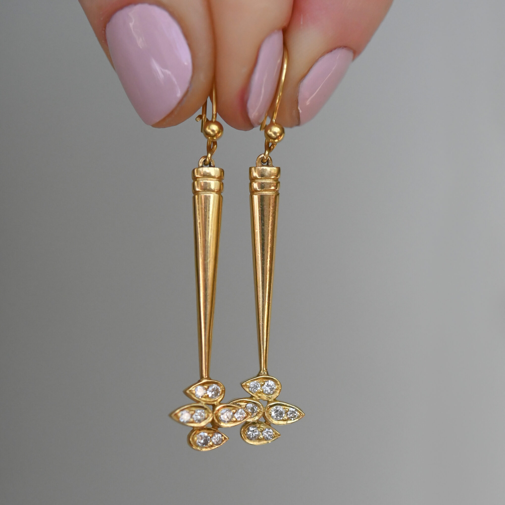 Aesthetic pair of 18ct gold diamond drop earrings - Image 2