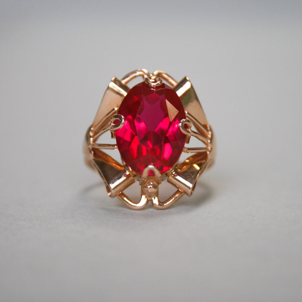Vintage 14ct gold synthetic ruby scrollwork ring