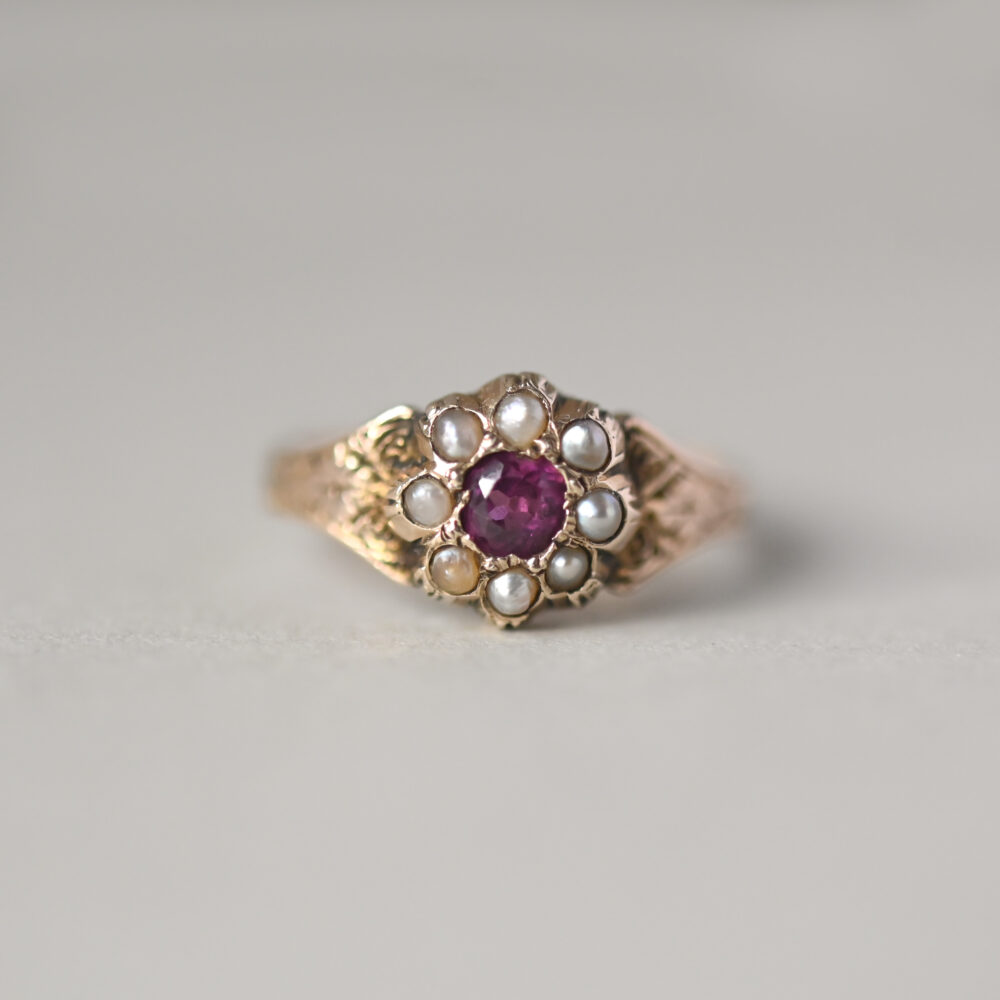 Victorian 9ct gold pearl and garnet floral ring
