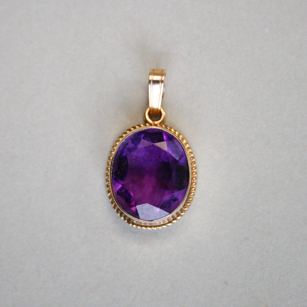 Victorian design 9ct gold amethyst pendant