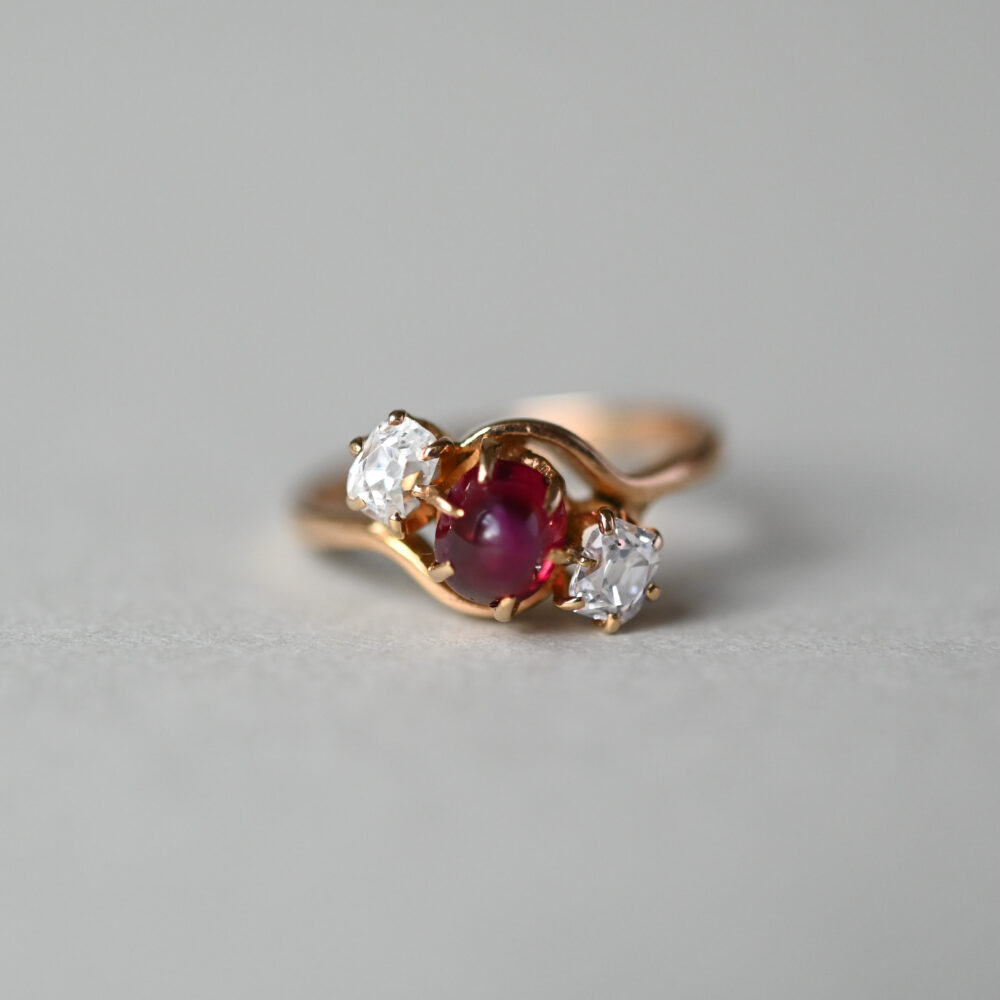 Edwardian 18ct gold old cut diamond and sugarloaf ruby crossover ring