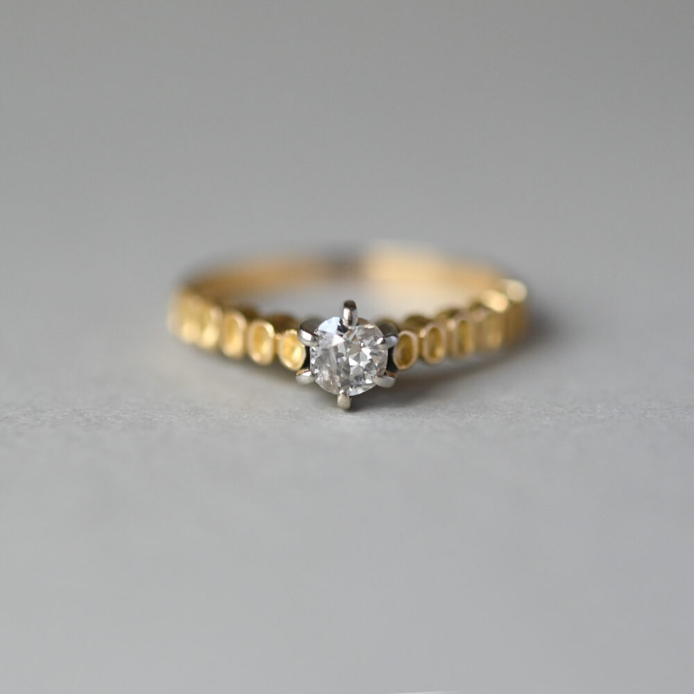 Vintage 18ct gold diamond solitaire ring with oval detail shoulders